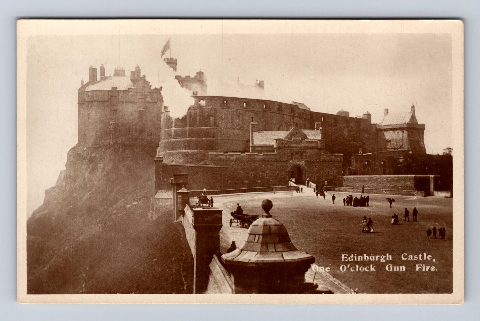 Edinburgh Scotland, Edinburgh Castle One O\'Clock Gun Fire, Vintage Postcard