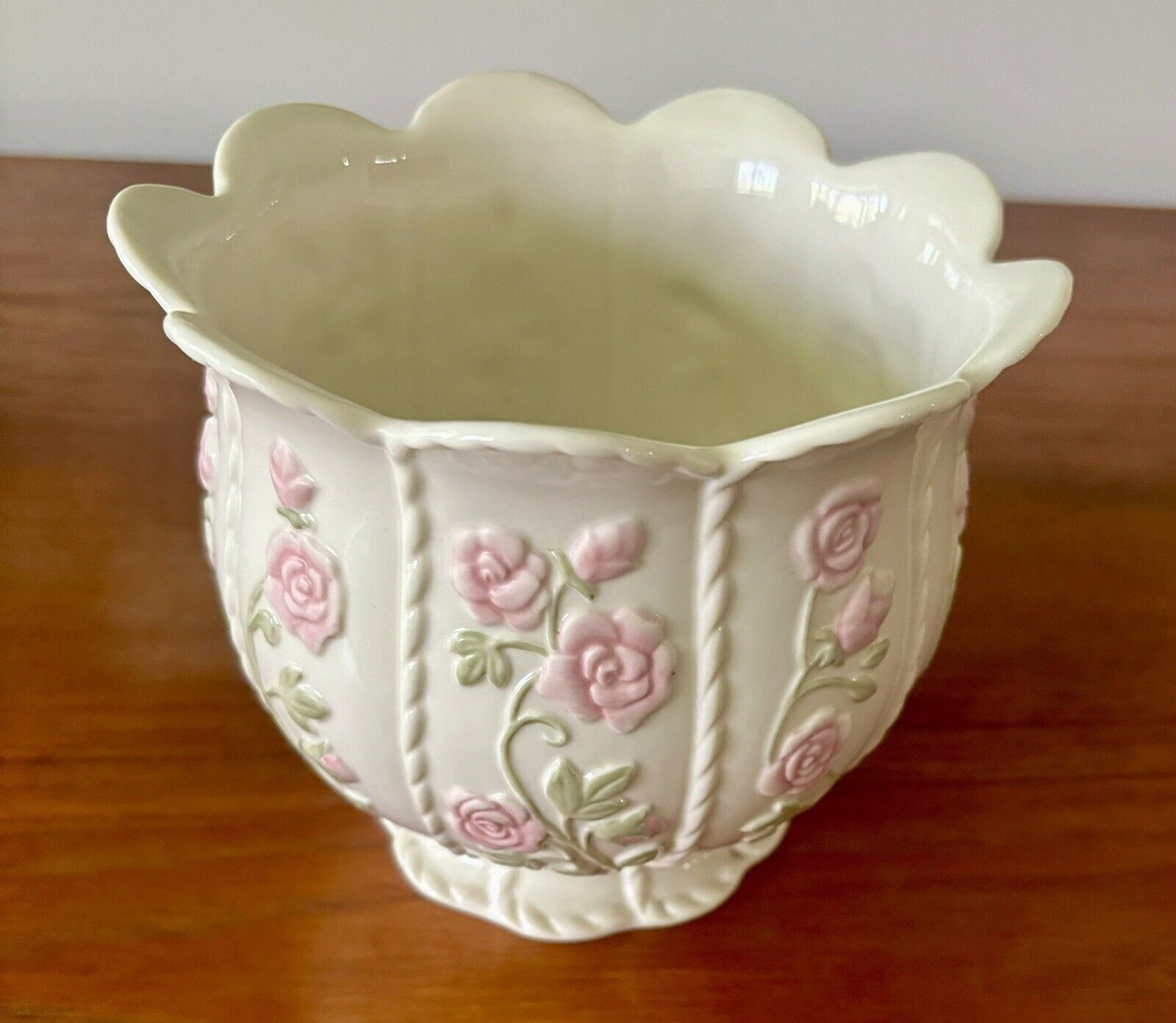 Lenox Vintage Pink Briar Rose Vine Scallop Edge Vase Cream Pink