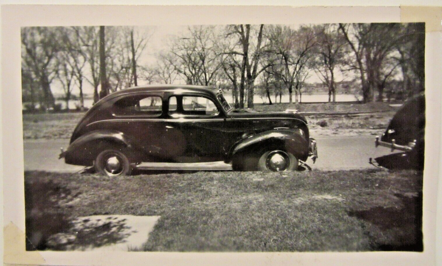1938 FORD DeLUXE Tudor Sedan, b&w photo 4 1/2