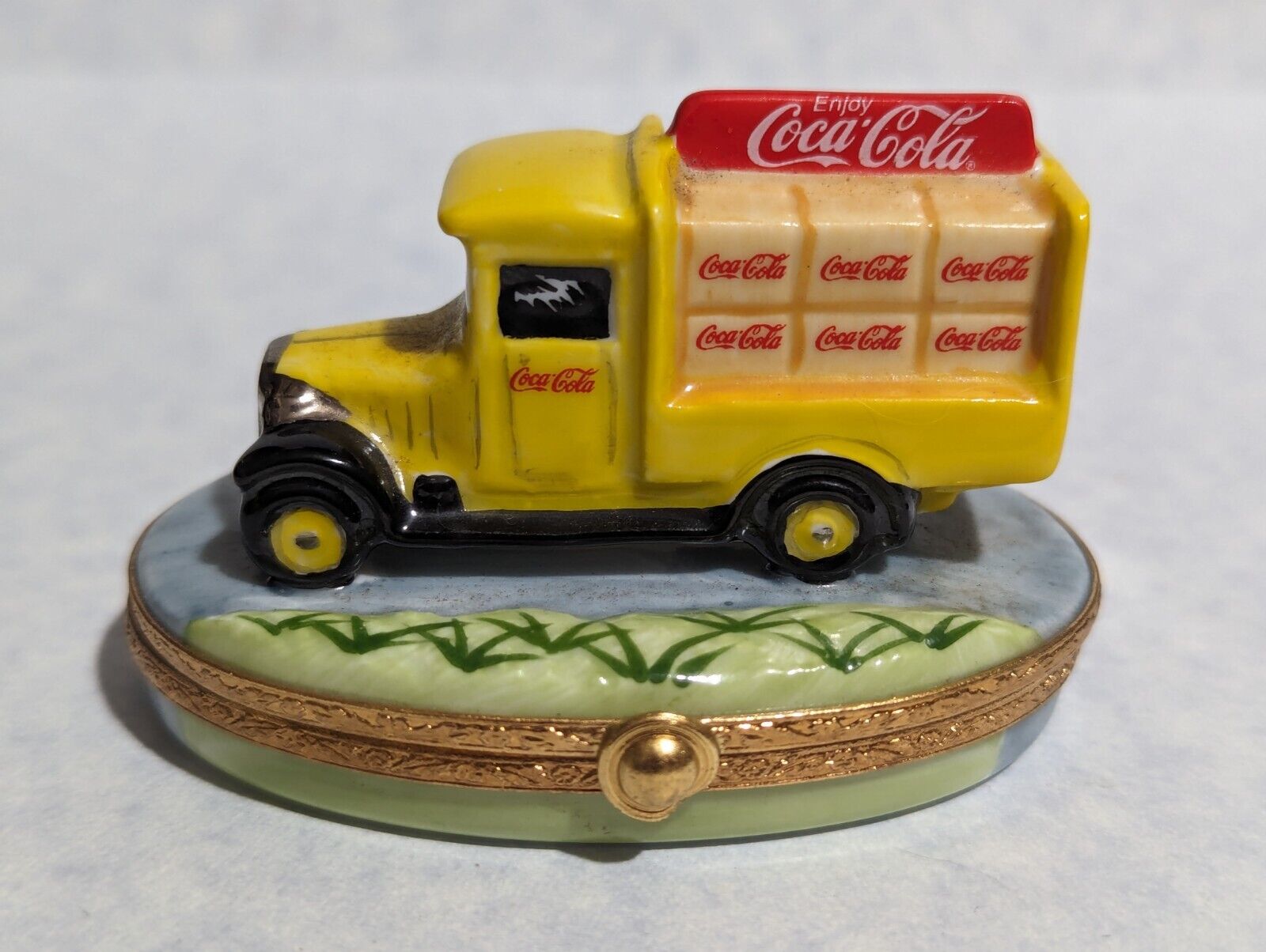 Limoges Coca Cola Yellow Delivery Truck Trinket Box 1998 Artoria Excellent Cond.