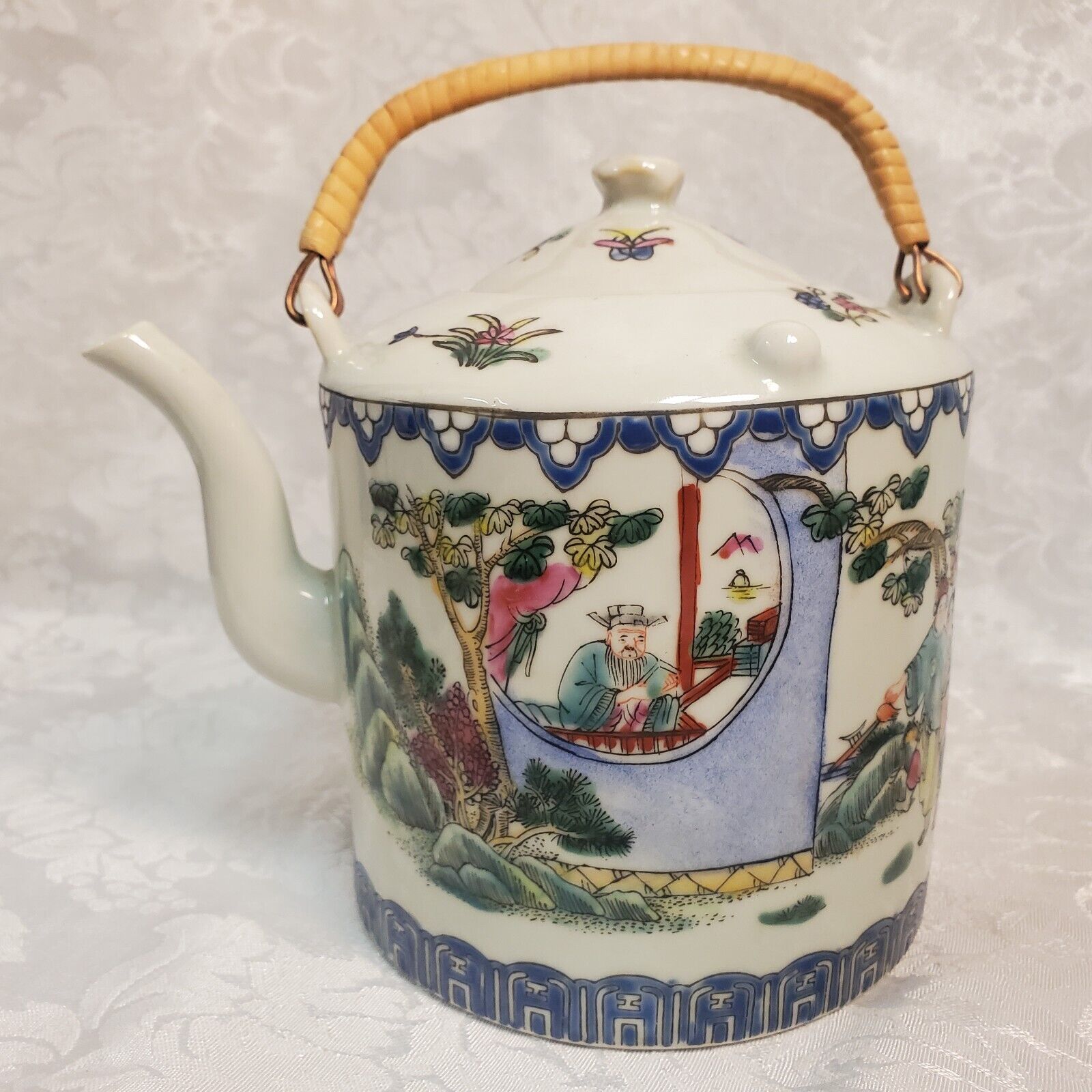 Antique 1900-1920 Chinese Famille Rose-Teapot-Tongzhi Dynasty seal mark