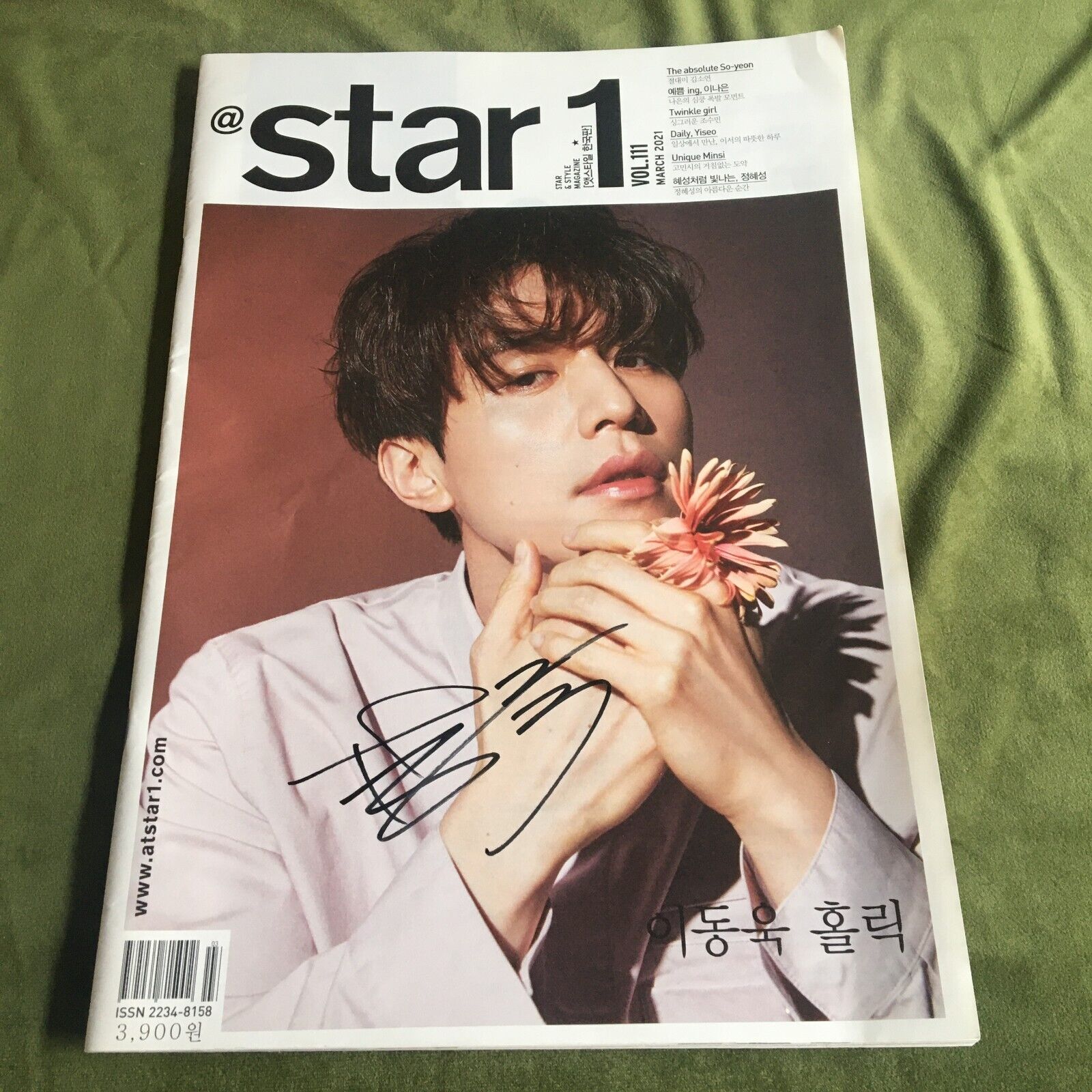 Lee Dong Wook Autographed Magazine STAR 1 Korean version Limited K-POP RARE