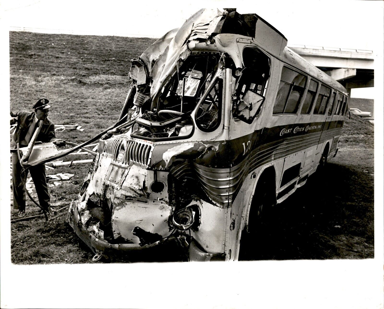 LG991 1966 Orig Eamon Kennedy Photo 1947 BUS A TOTAL LOSS AFTER EXPRESSWAY LEAP