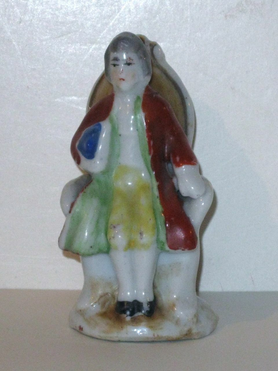Vintage COLONIAL AMERICAN Figurine Seated with Tri-Corner Hat OCCUPIED JAPAN