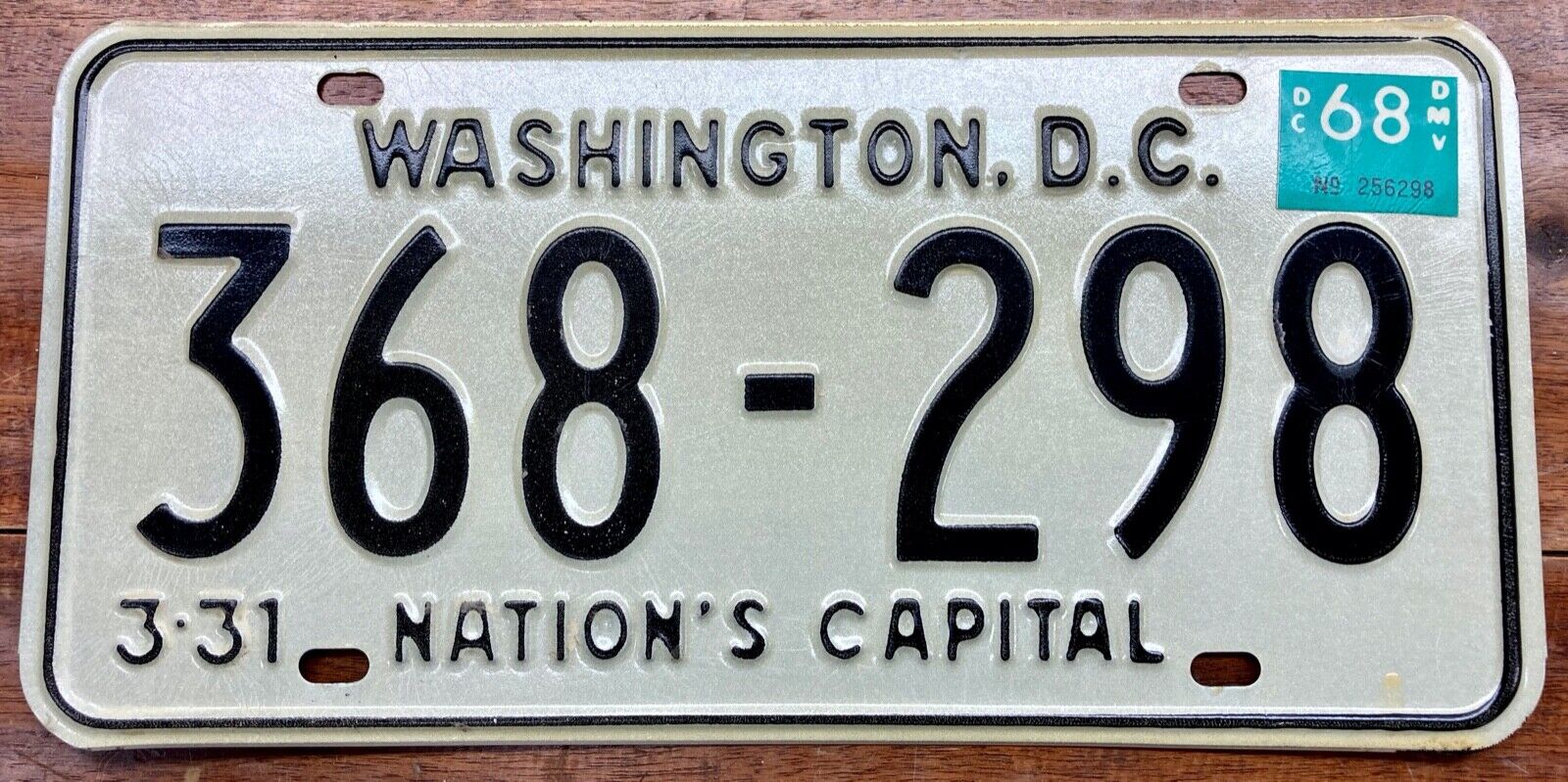 V NICE NEVER USED 1968 WASHINGTON DC LICENSE PLATE W/68 IN THE NUMBERS, 368 298