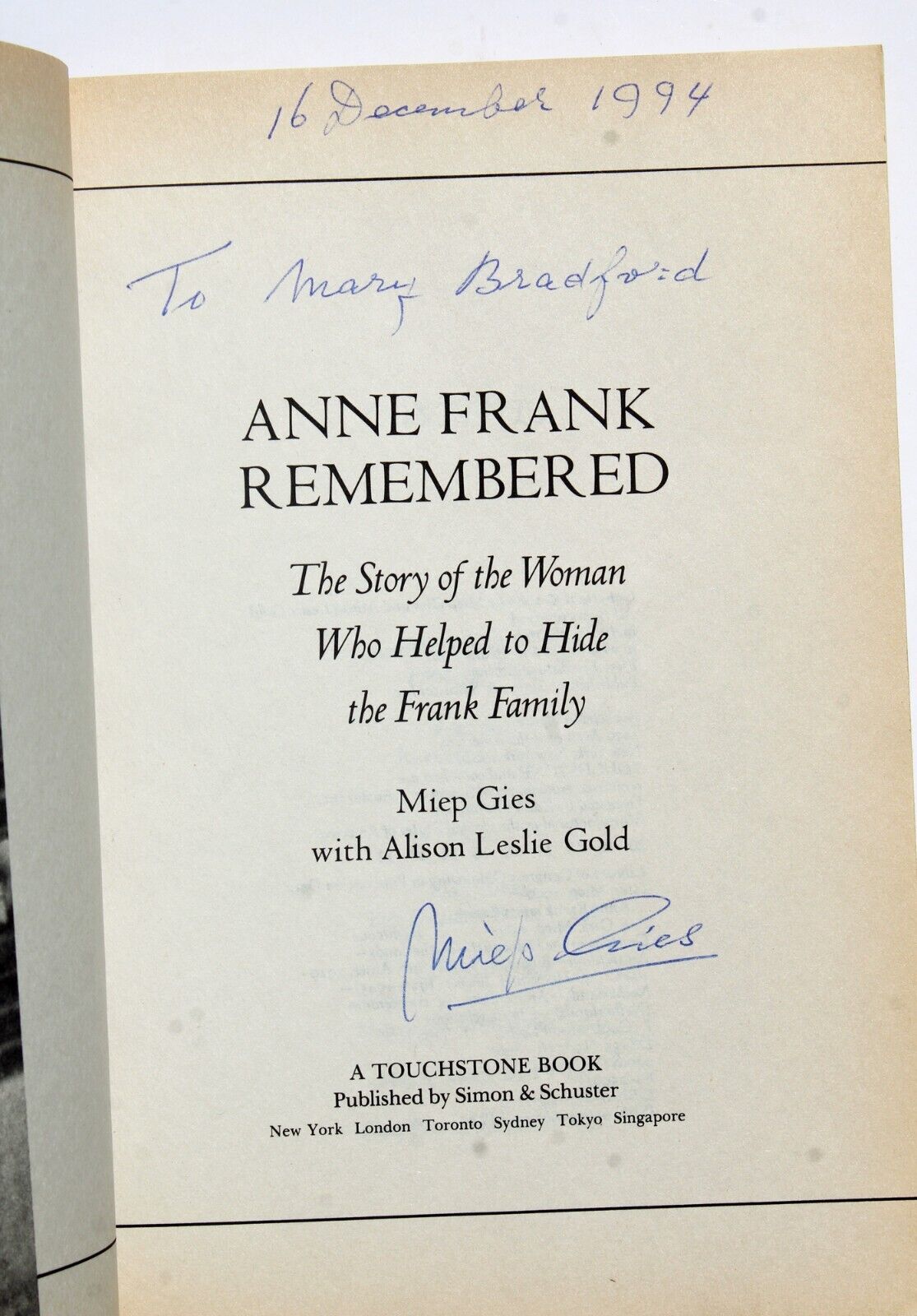 Miep Gies Autograph Anne Frank Remembered Paperback Book Signed 1994