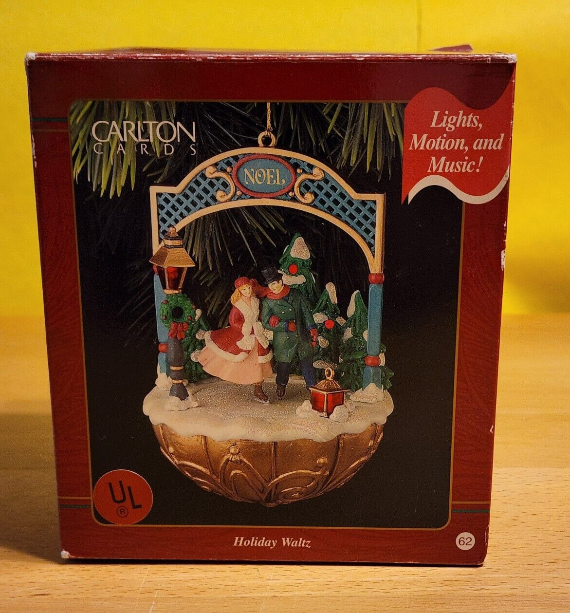 Carlton Cards Heirloom Ornament Lights Music “HOLIDAY WALTZ” EUC Tested