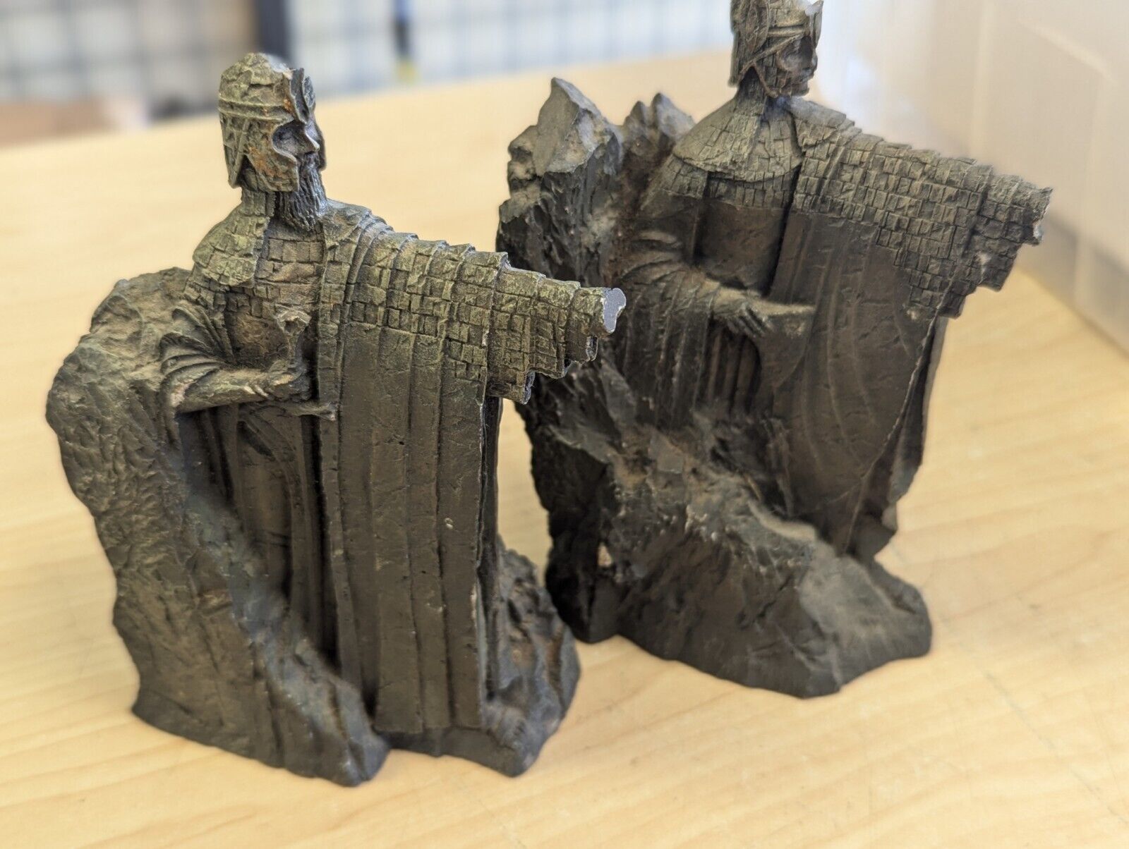 Pair of LORD OF THE RINGS The Argonath Polystone Bookends Sideshow 2002 READ