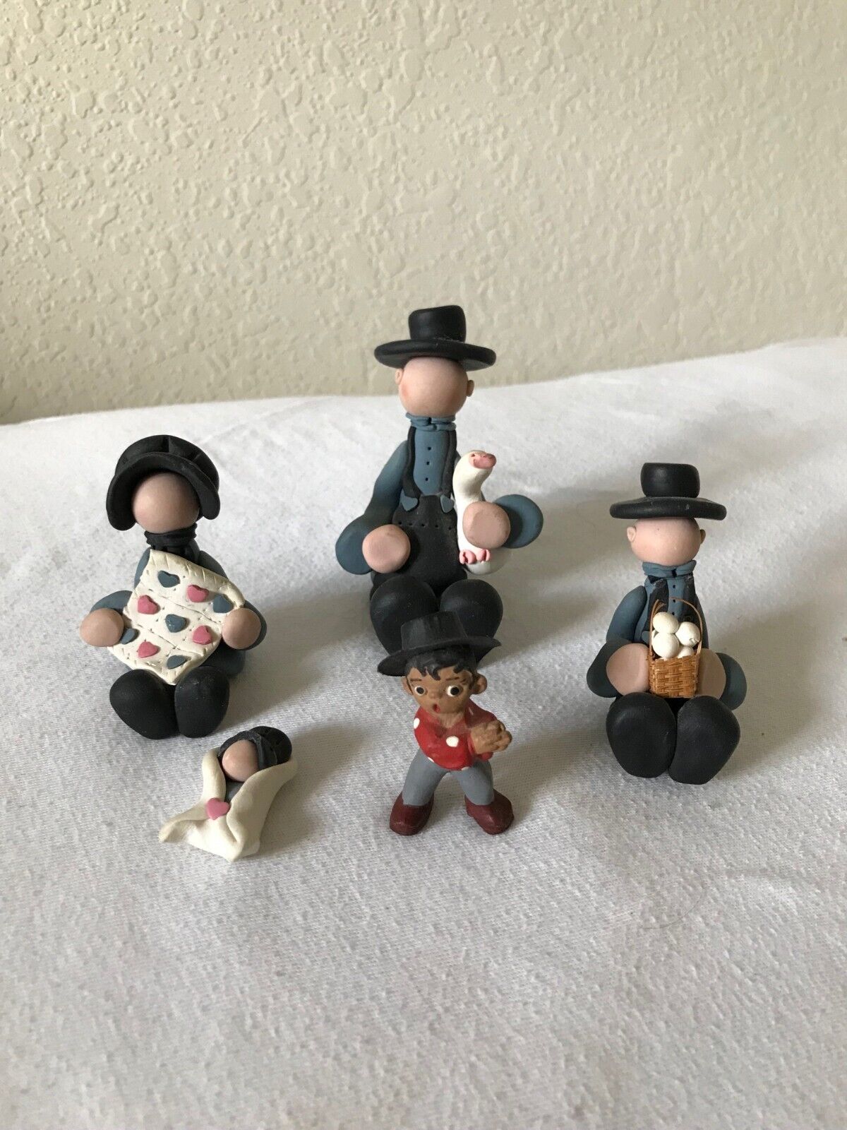 Vintage Amish Family Of 5 Figurines Collectibles Clay 2”