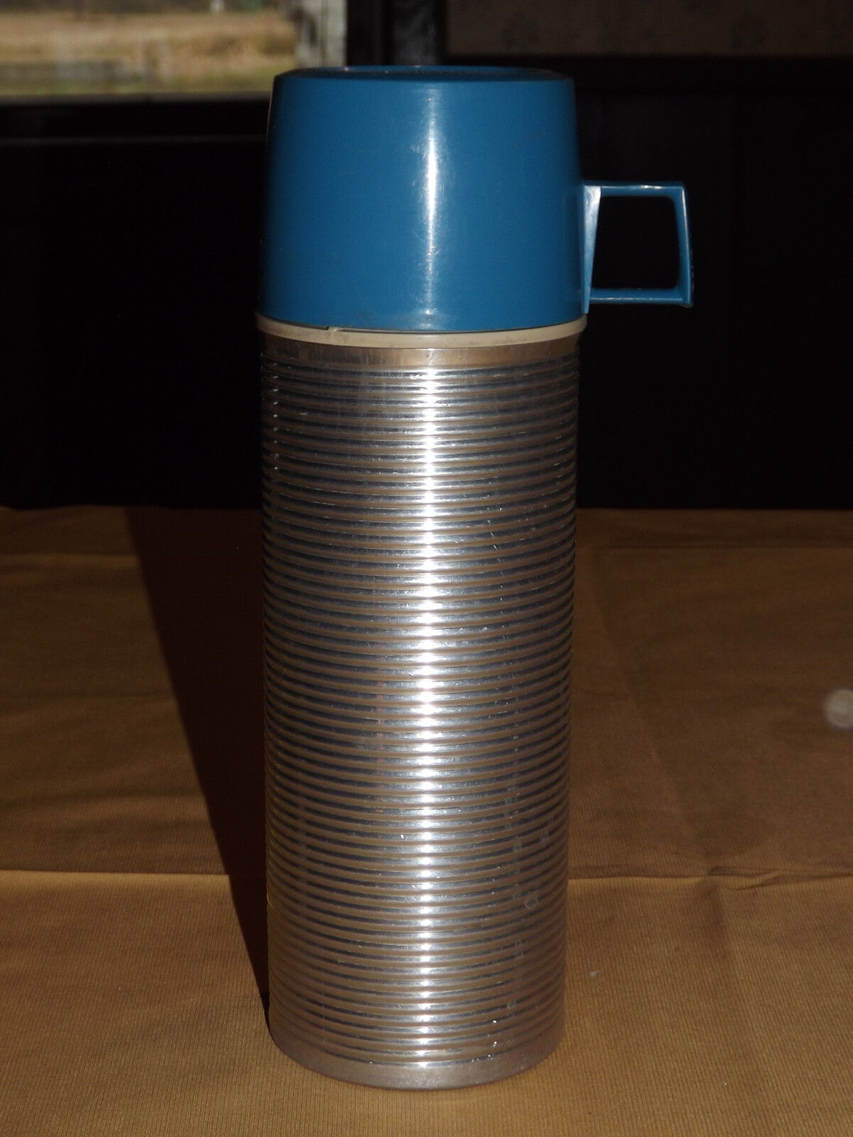 VINTAGE 1960S SILVER  WITH BLUE TOP  TOP KING SEELEY # 2284  METAL THERMOS