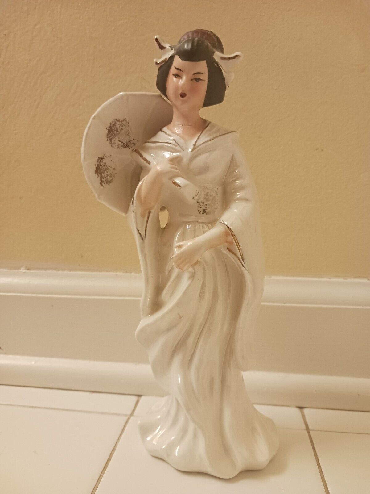 Vtg Porcelein Rare Symbolic Collectible Asian Deocrative Geisha Statue 8\