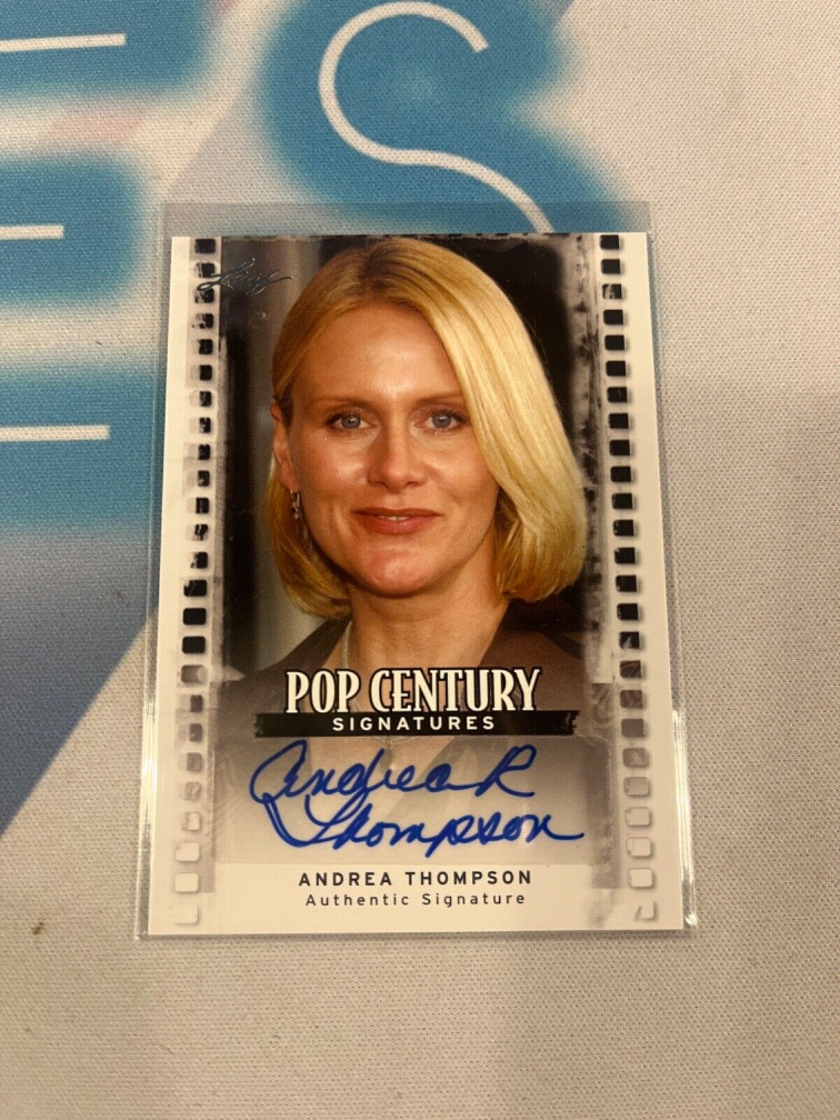 2010 Razor Pop Century Signatures Andrea Thompson  Auto Autograph NYPD Blue