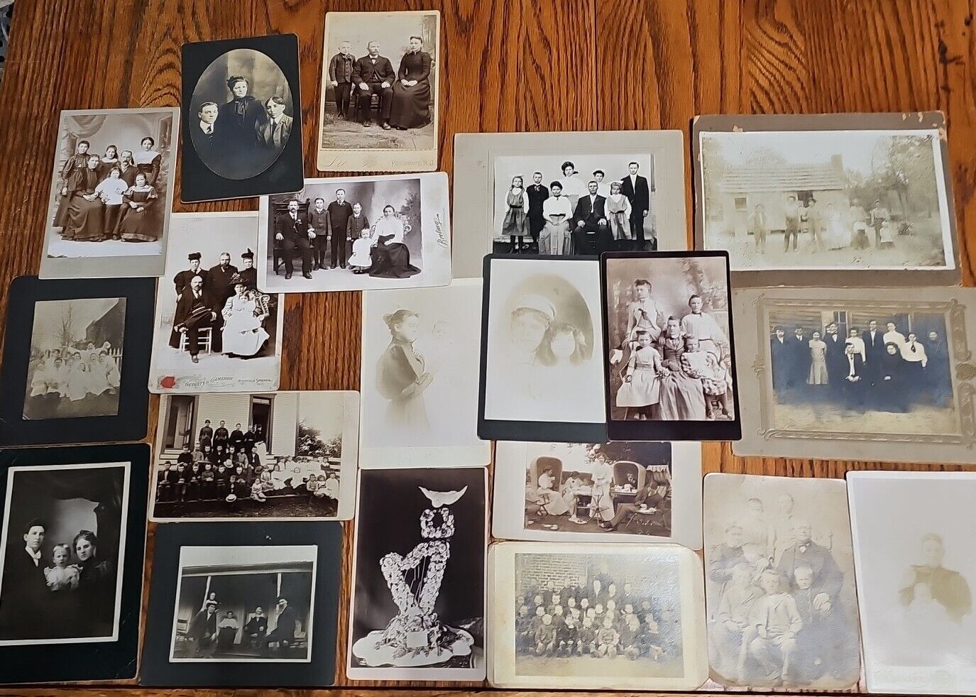 LOT OF 20 Cabinet Card Photos 1800\'s Family Families Moms Dads Brothers Sisters
