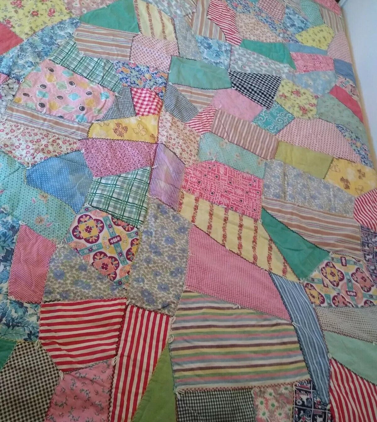 Vintage Crazy Quilt. Pretty Colors  83\