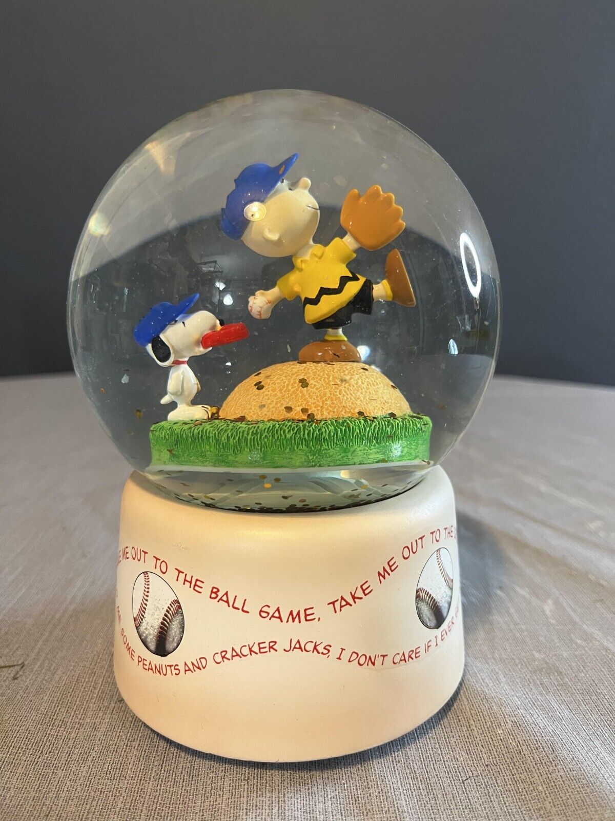 Peanuts Snoopy Take Me Out To The Ball Game Snow Globe RARE