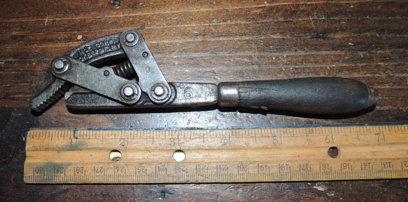 VINTAGE Hoe Corp Self Adjusting Wrench No. 6, PAT. FEB. 19, 1922, WOOD HANDLE