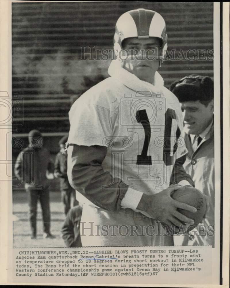 1967 Press Photo Los Angeles Rams Football Player Roman Gabriel in Milwaukee