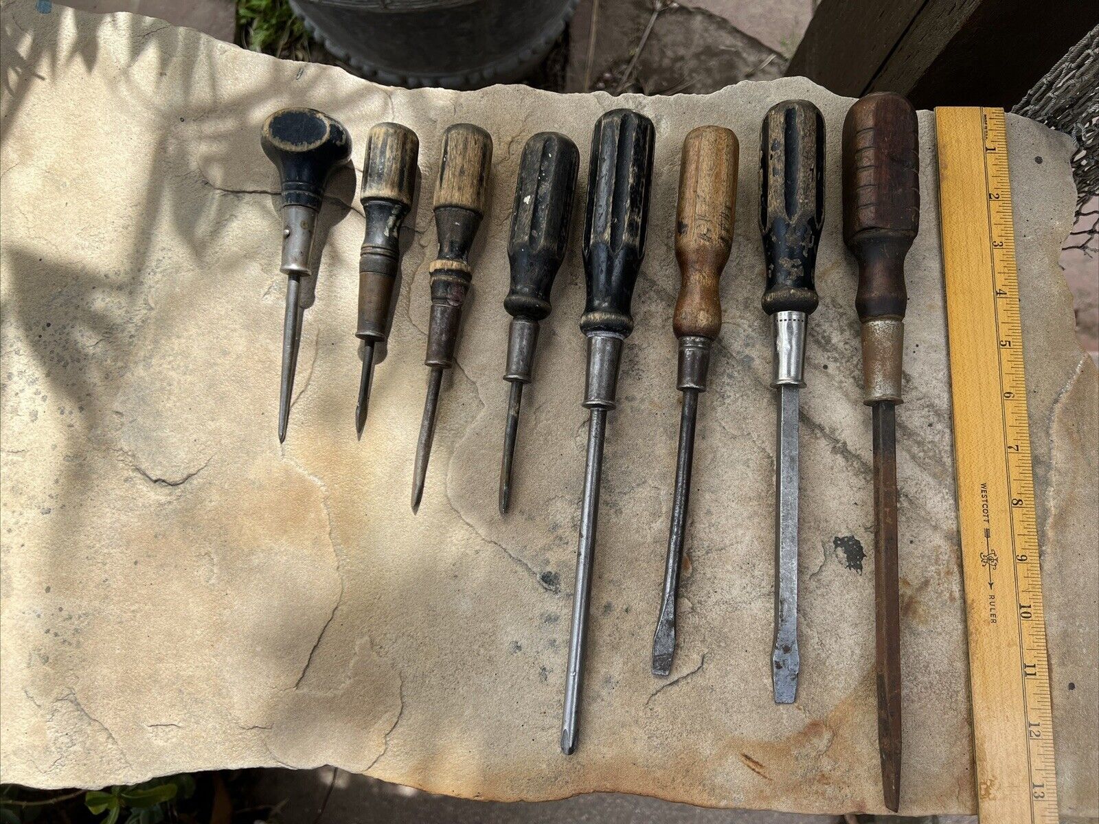 Lot of 8  Wooden Handle Screwdrivers Vintage