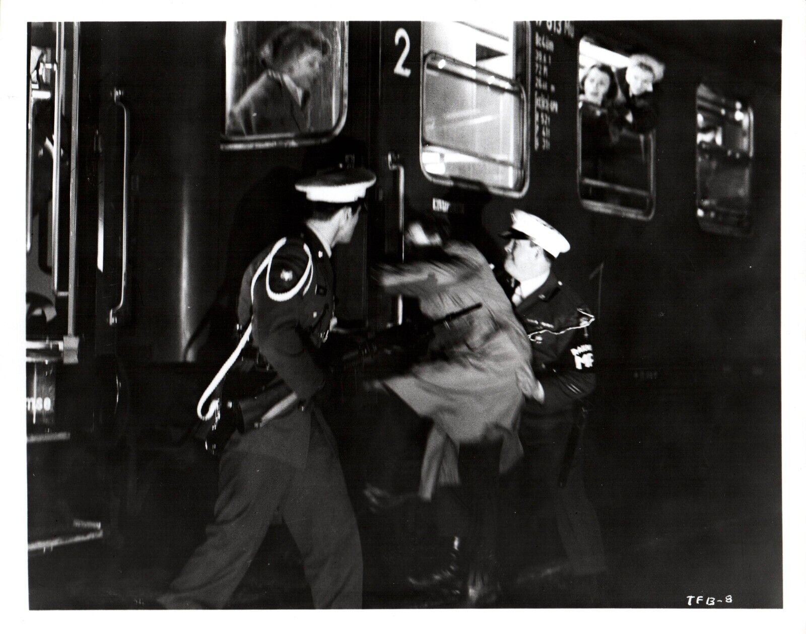 Sean Flynn + Hans-Joachim Schmiedel in Stop Train 349 (1963) ❤ Photo K 488