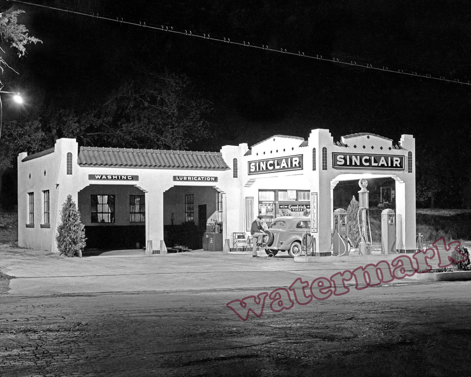 Photograph of a 1939 Sinclair Gas Station in San Augustine Texas 8x10 