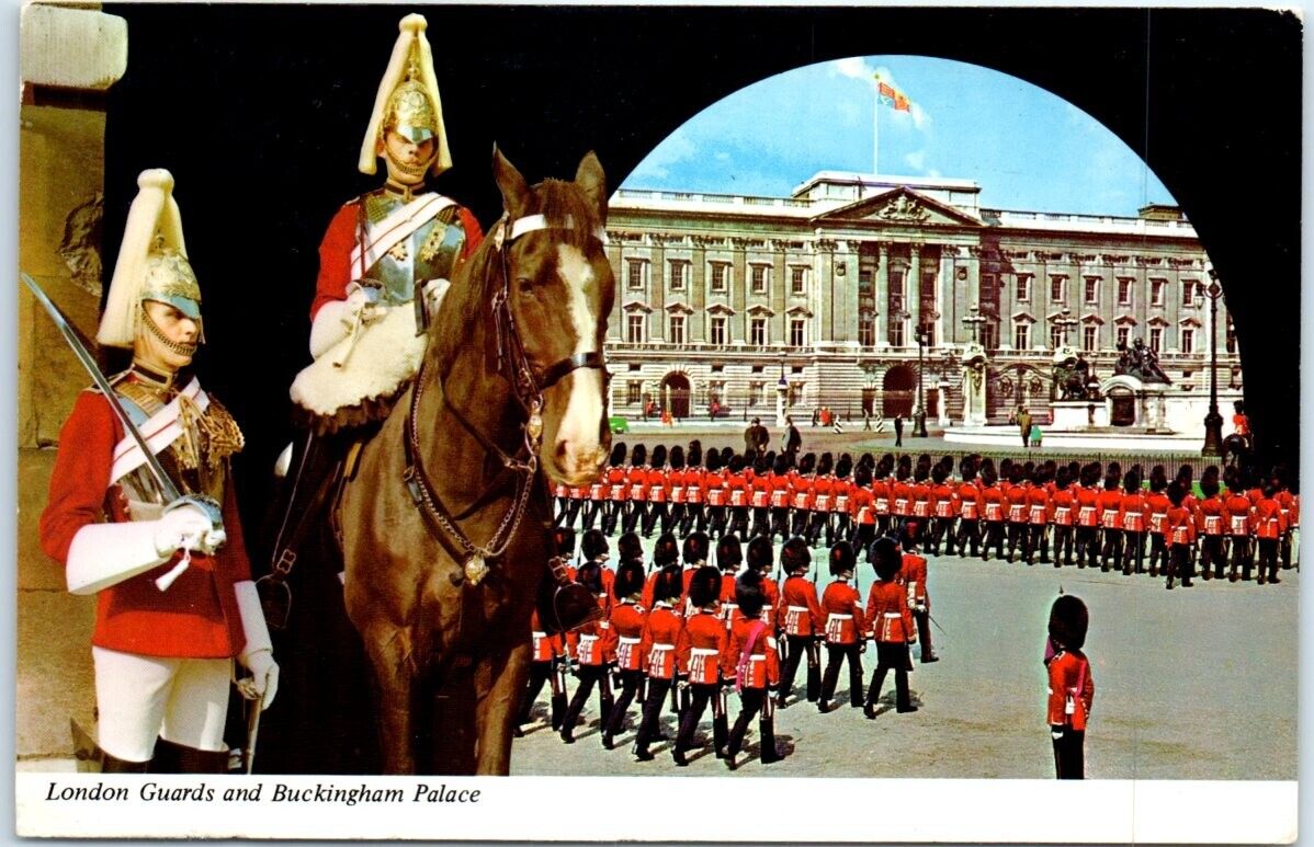 Postcard - London Guards and Buckingham Palace, London, England