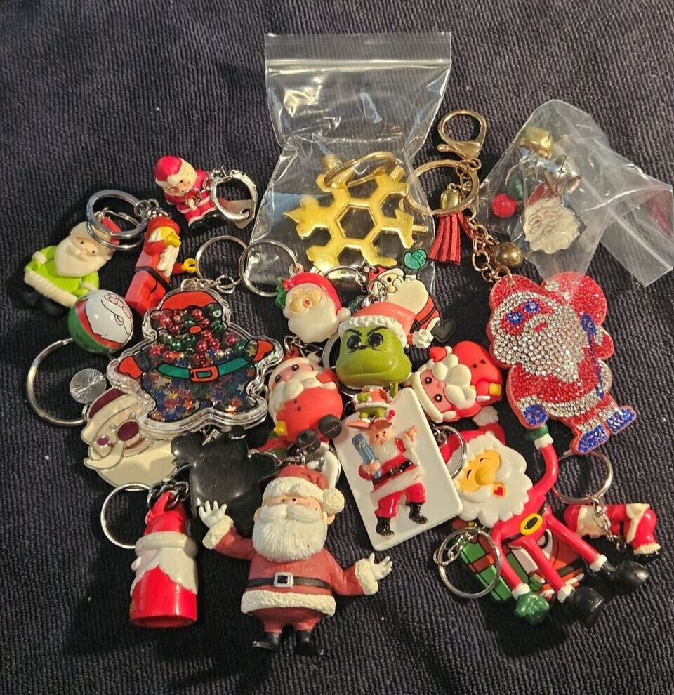 Lot of 20 Christmas Keychains/rings - Santa Clause Grinch and more - nice ones