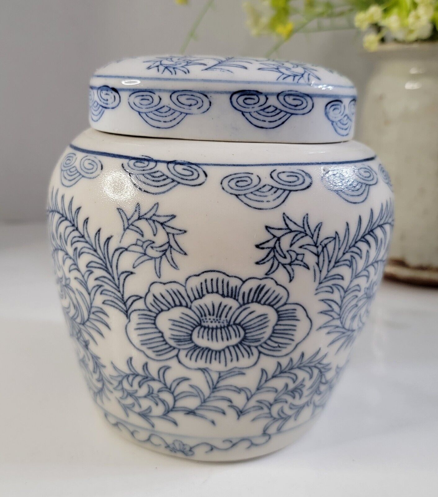 Vinrage Blue and White Ginger Jar with Lid Floral Scenery A8