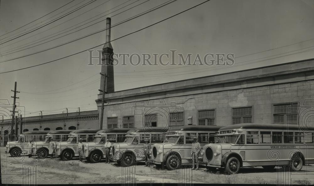 1931 Press Photo Spokane United Railways Vehicles and drivers lined in a row, WA