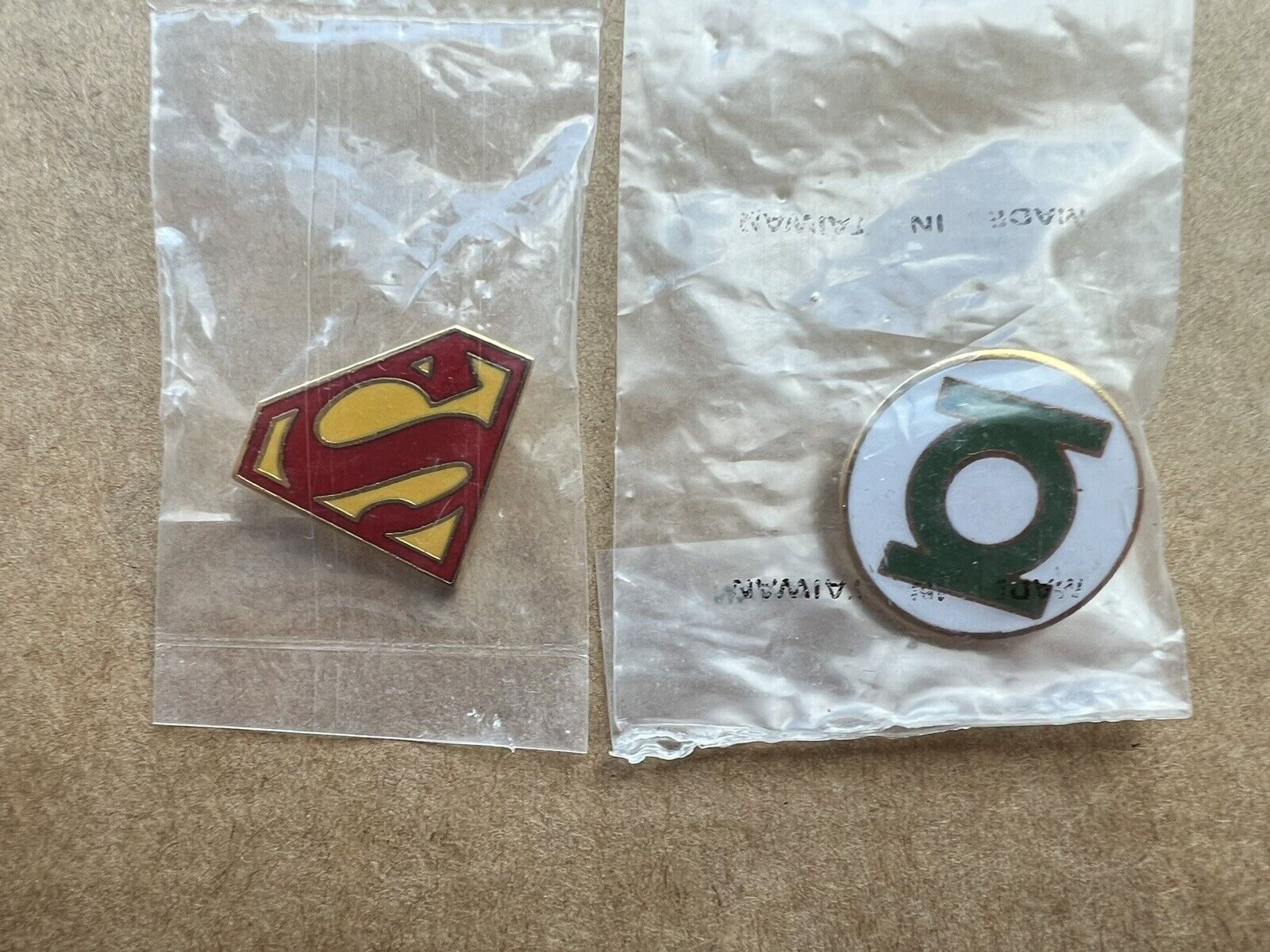 2PC LOT 1994 DC COMICS SUPERMAN GREEN LANTERN PINS