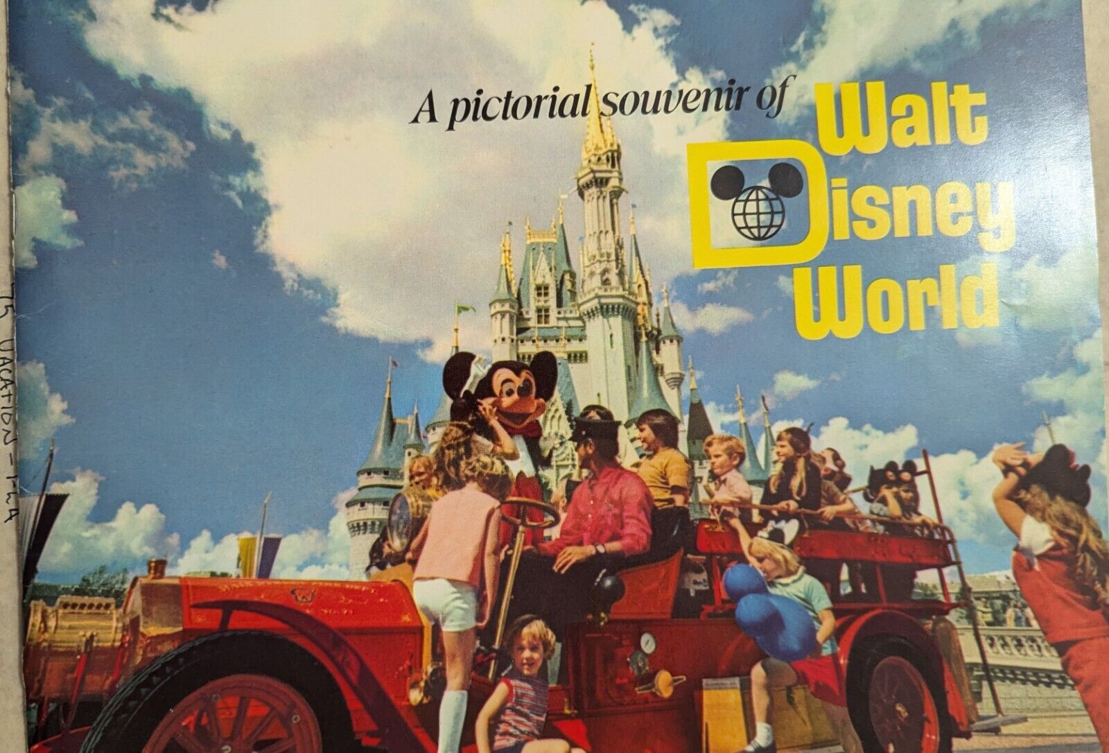 Vintage 1975 Pictorial Souvenir Walt Disney World Book