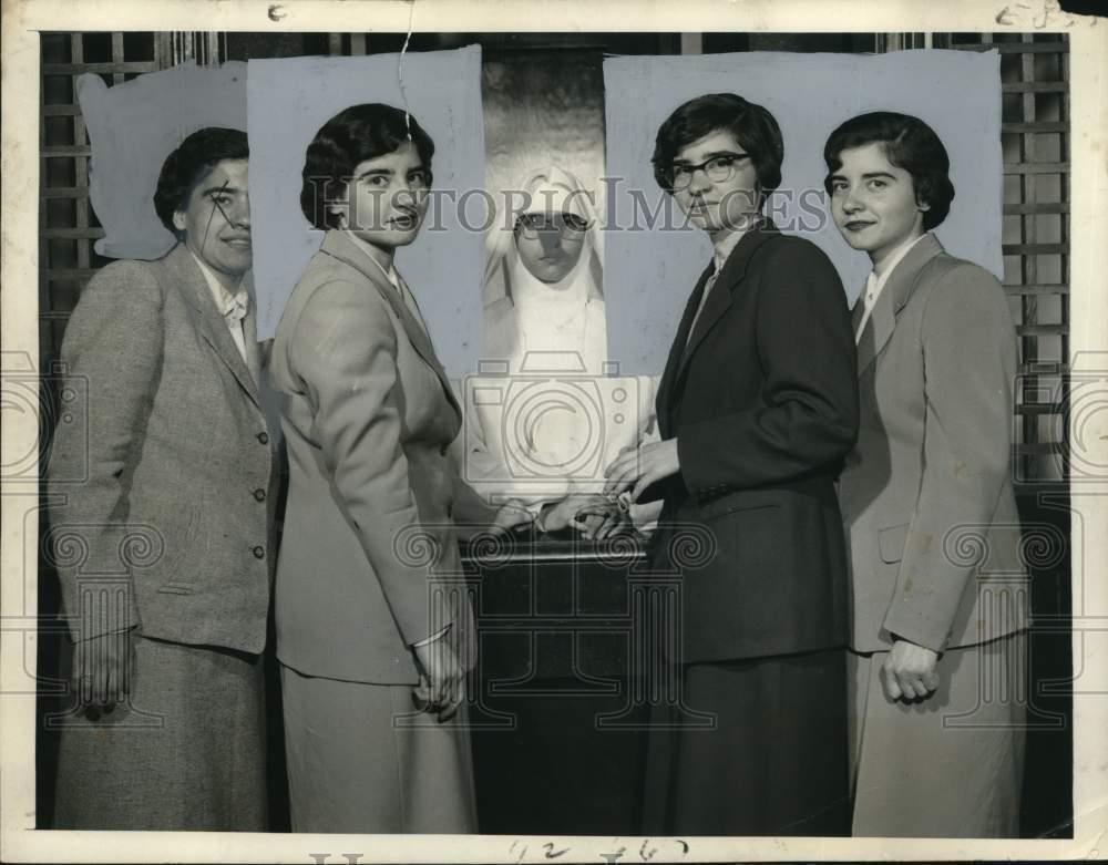 1954 Press Photo The Dionne Quintuplets - noo78861