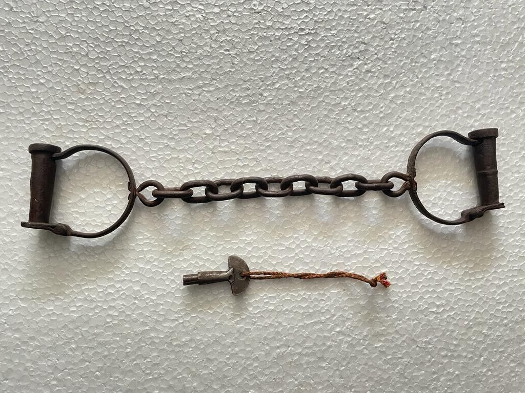 0ld Vintage Antique Iron Handcrafted Heavy Chain Leg Cuffs Lock Key Handcuffs