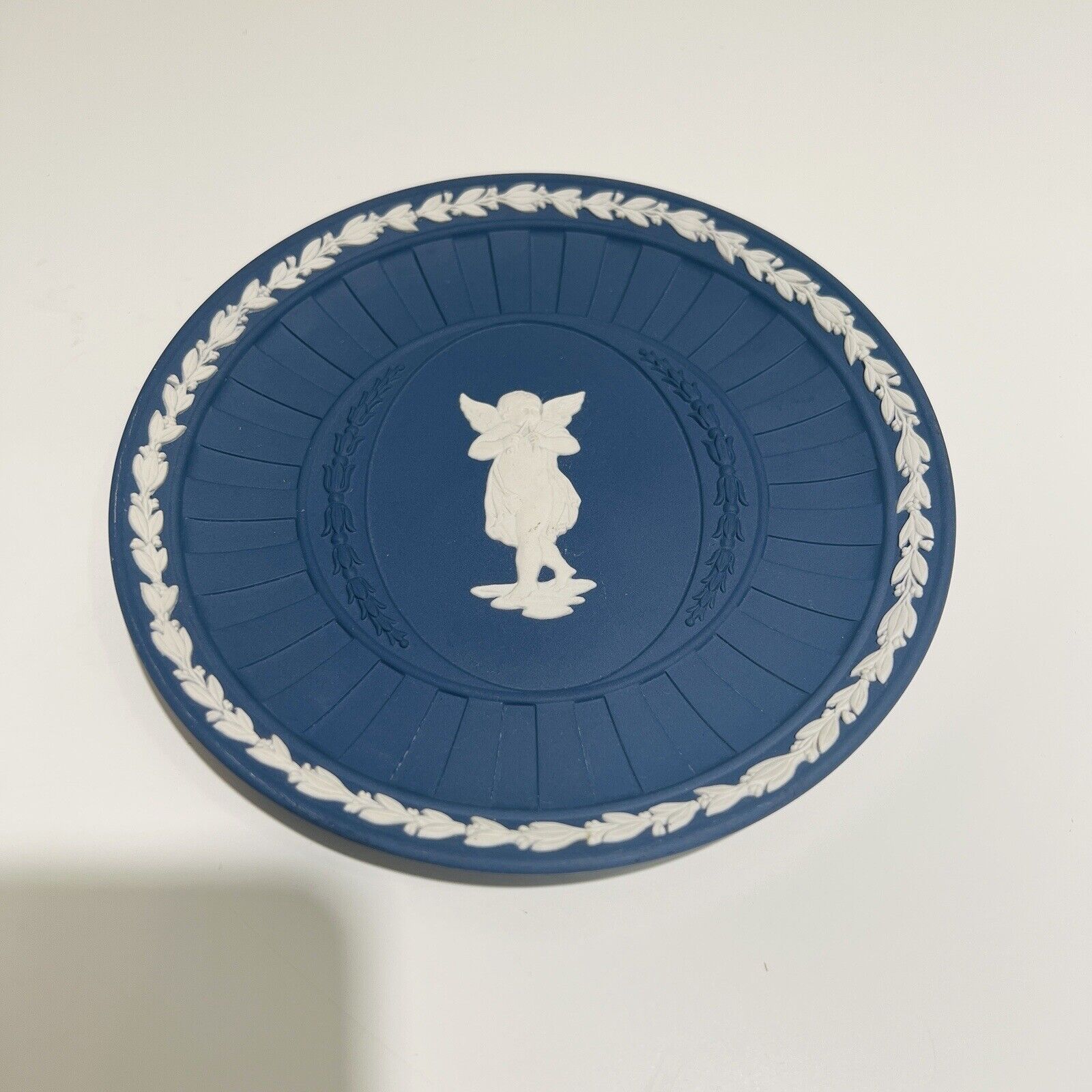 Wedgwood Plate Portland Dark Blue Jasperware Pallas Cream Color Design 6.75\