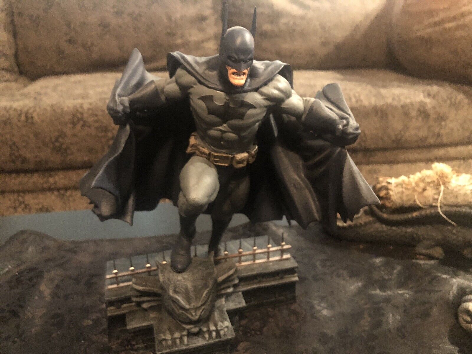 DC Gallery Batman Gotham City Rooftop 10 Inch PVC Figure Statue Diamond