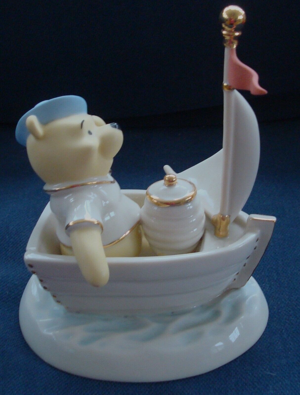 Lenox Disney Showcase A Sweet Journey Figurine - Winnie the Pooh - 6 1/8\