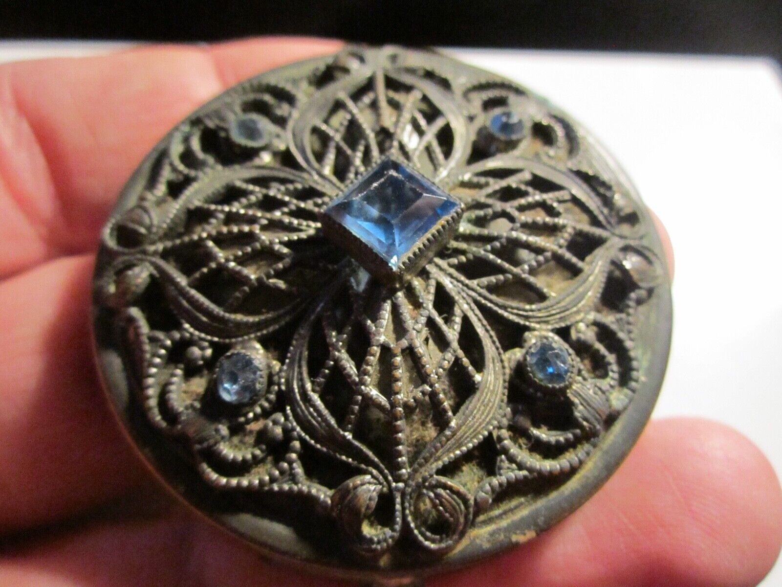 ANTIQUE COMPACT WITH MIRROR - VERY INTRICATE DETAIL - BBA34