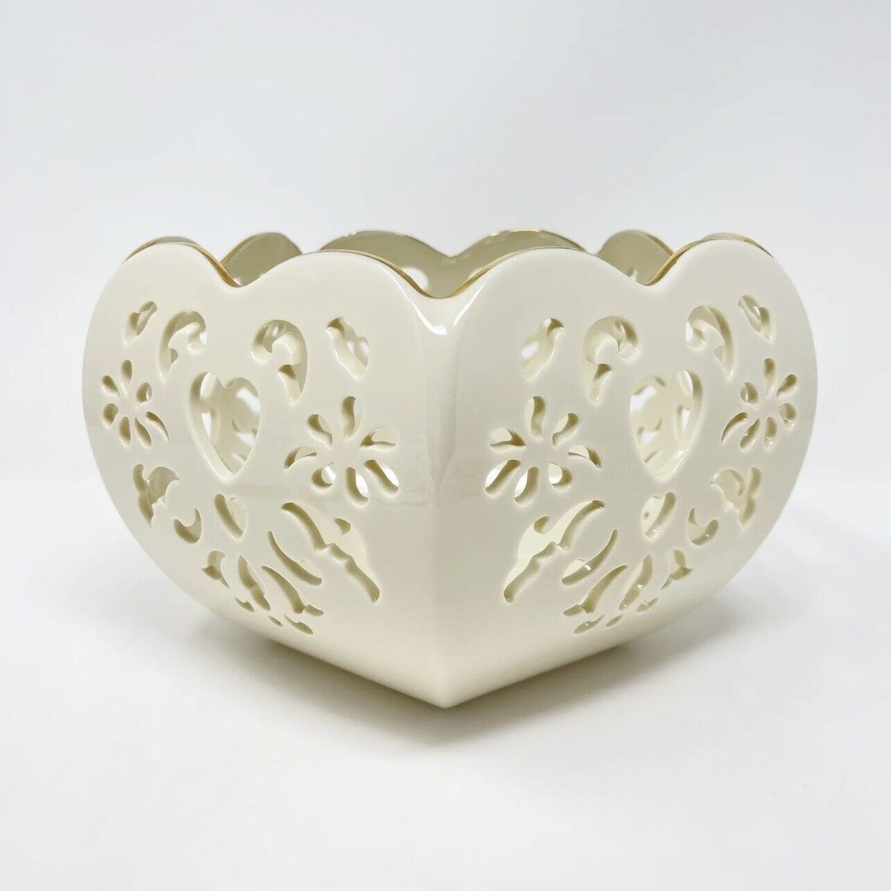 Lenox Reticulated Eternal Hearts Candy Bowl Scalloped Trim  24k Gold Large 8\