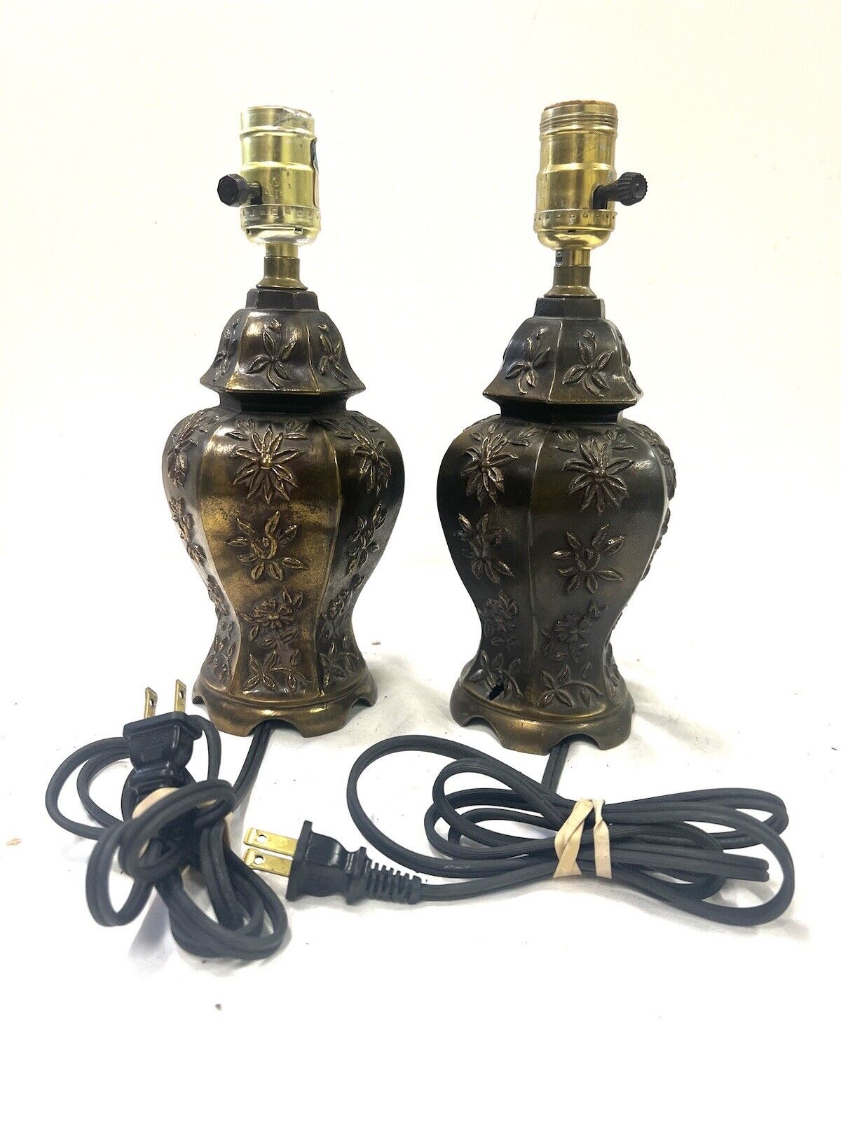 Exceptional Pair Vintage Heavy Brass Tone Table Lamps Set Metal Electric Floral
