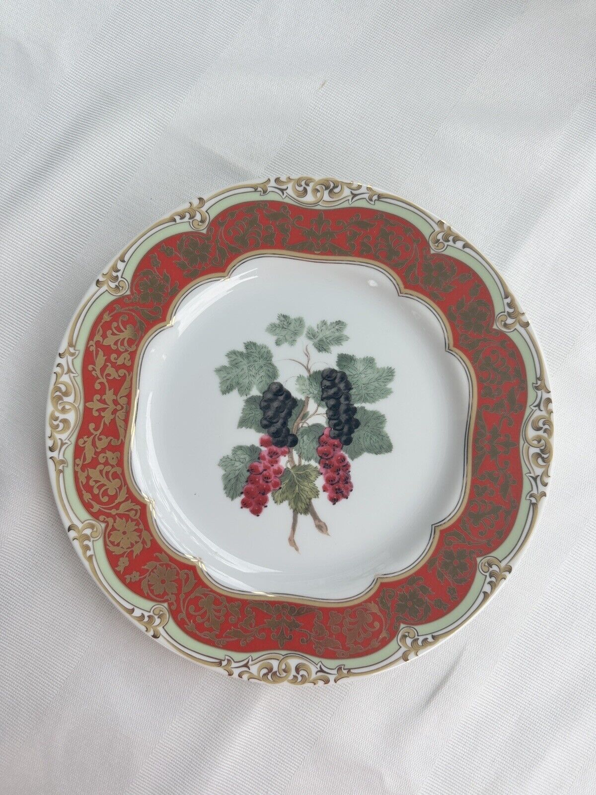 Andrea by Sadek Winterthur 8.25 Inch Porcelain Grapes Salad Plate NEW