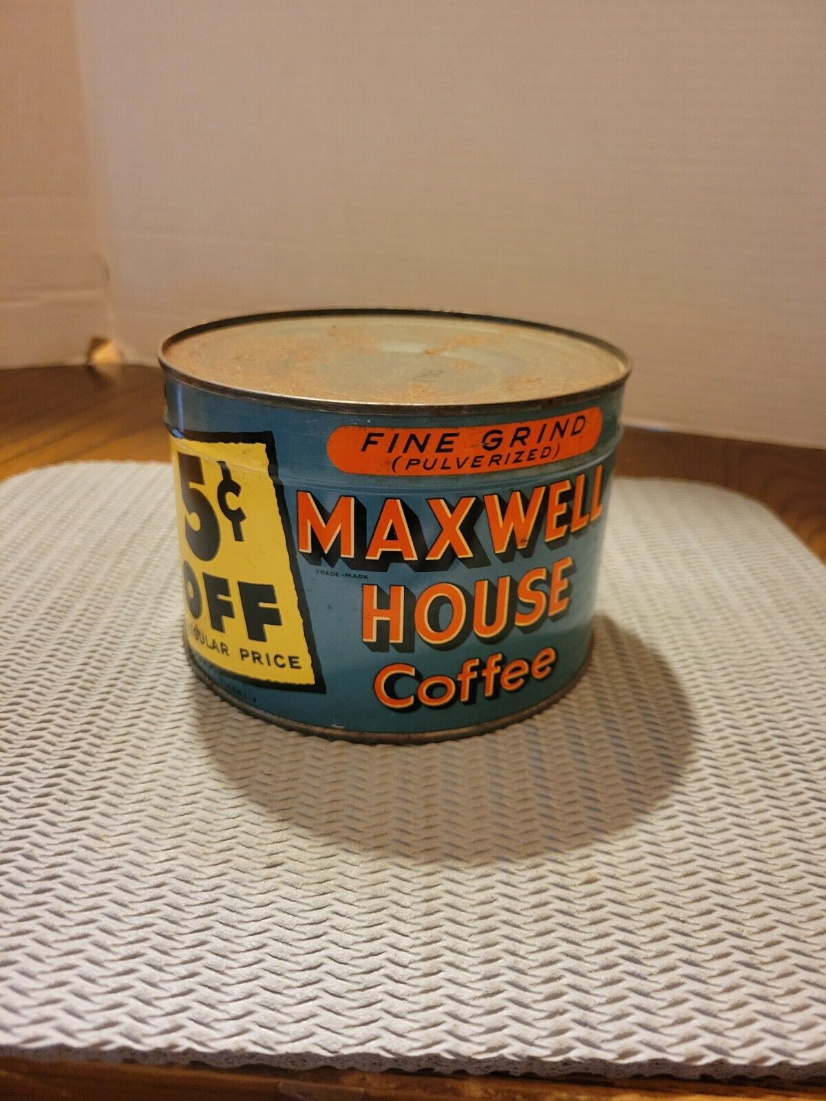 Vintage  Maxwell House Coffee  Tin With Key Sealed Never Used 
