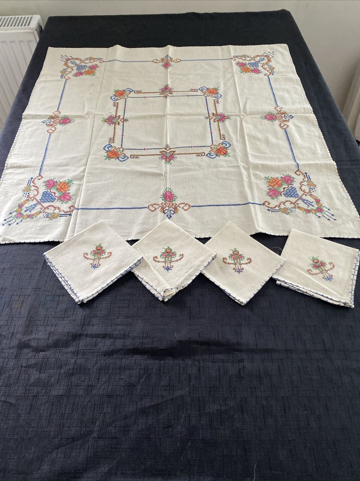 vintage embroidered linen tablecloth With Napkins