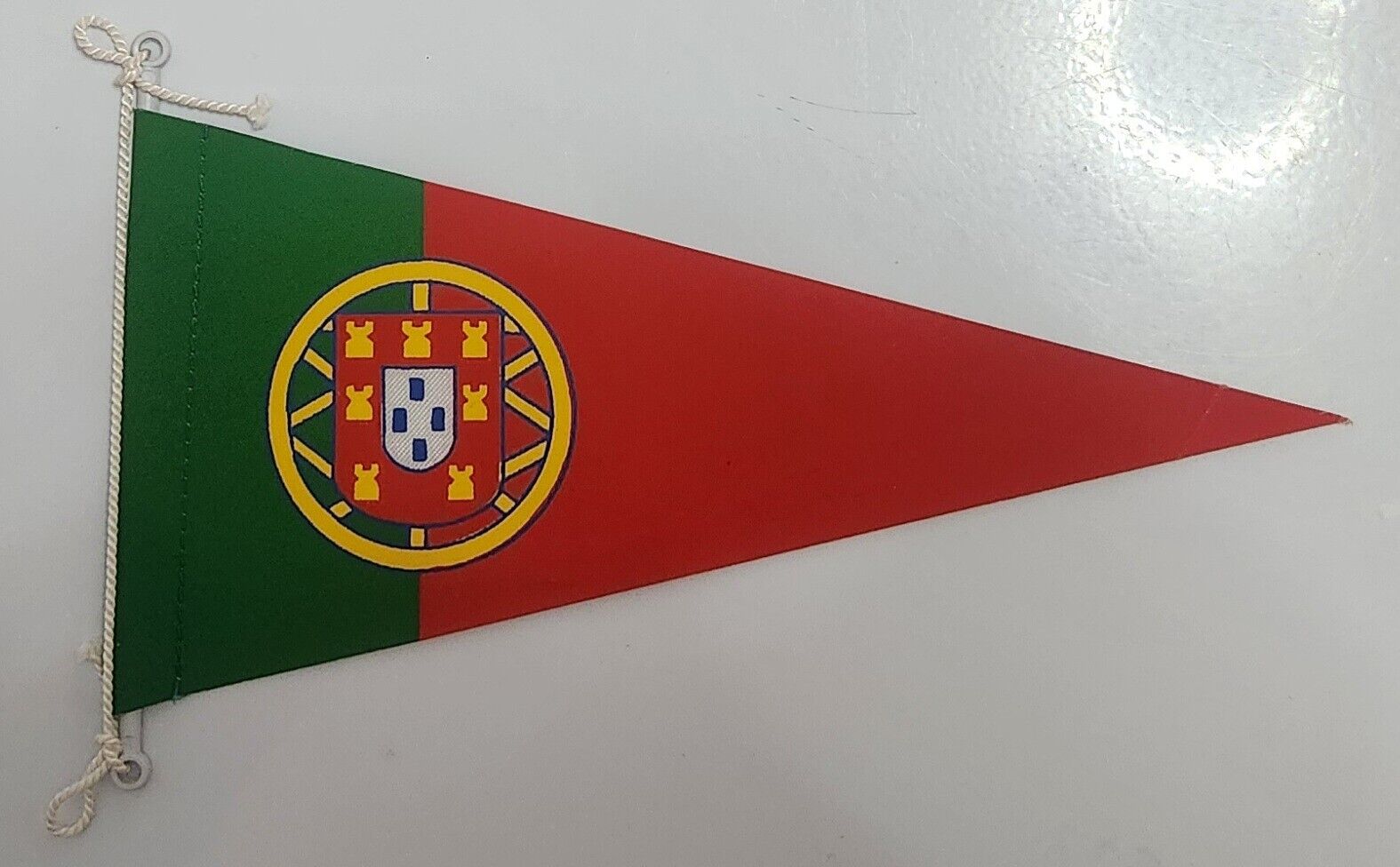 PORTUGAL 🇵🇹 VINTAGE FLAG PENNANT CIRCA 1960's (NEW OLD STOCK)