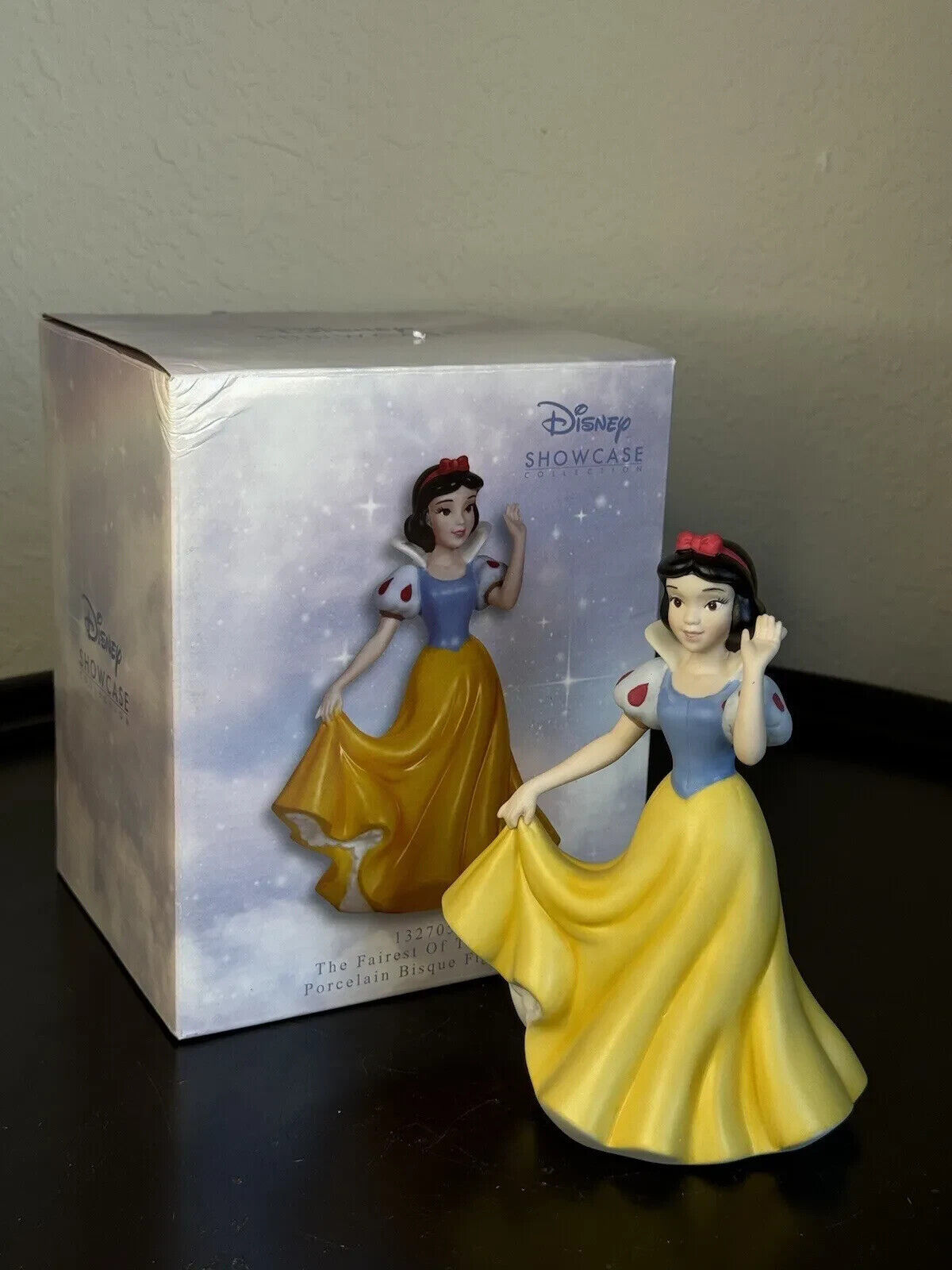 Disney Showcase Porcelain Snow White Figurine Porcelain Bisque 132705 NEW