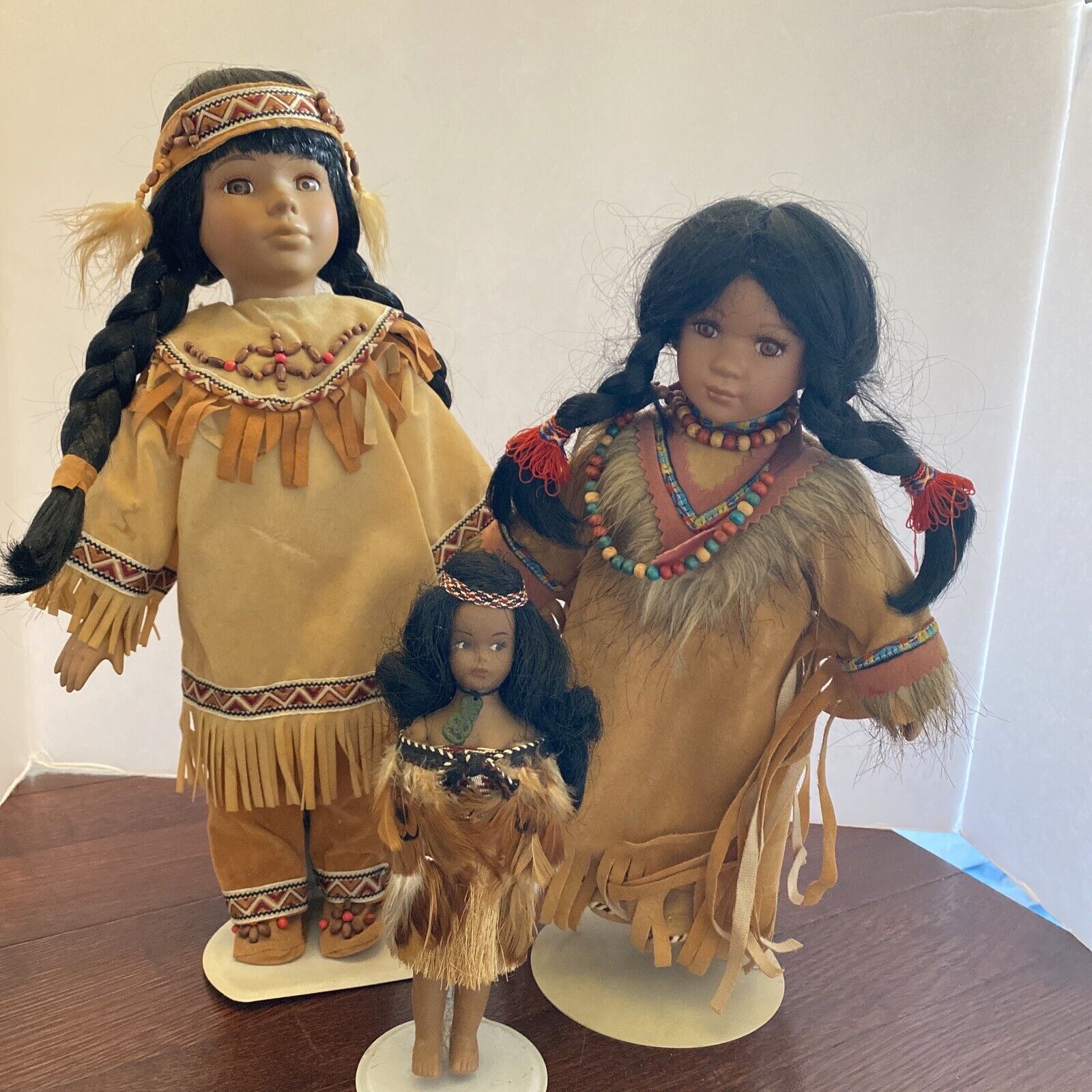 Vtg Lot Of 3 Native American Indians Dolls - Porcelain And Plastic￼