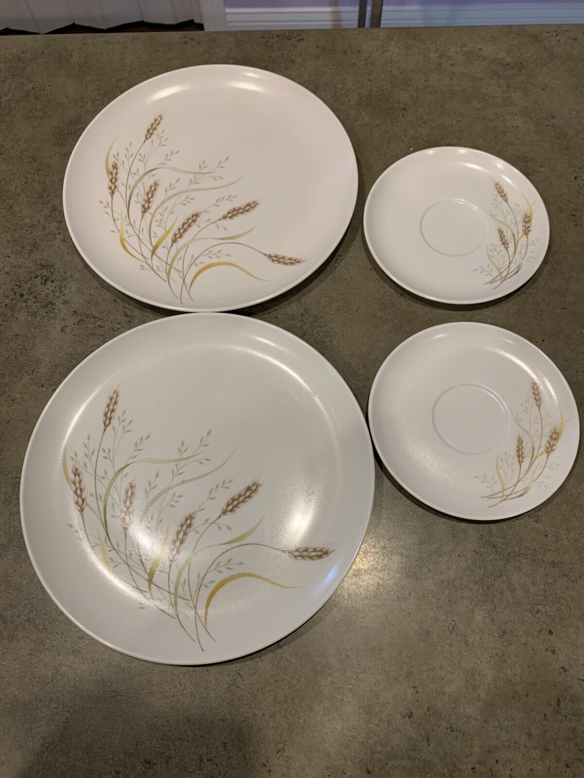 Vintage 4 Piece Melamine Whispering Wheat Assorted Plate Set