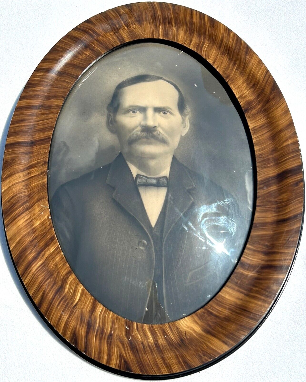 Antique Oval Tiger Stripe Wood Picture Frame w/ Original Convex Bubble Glass