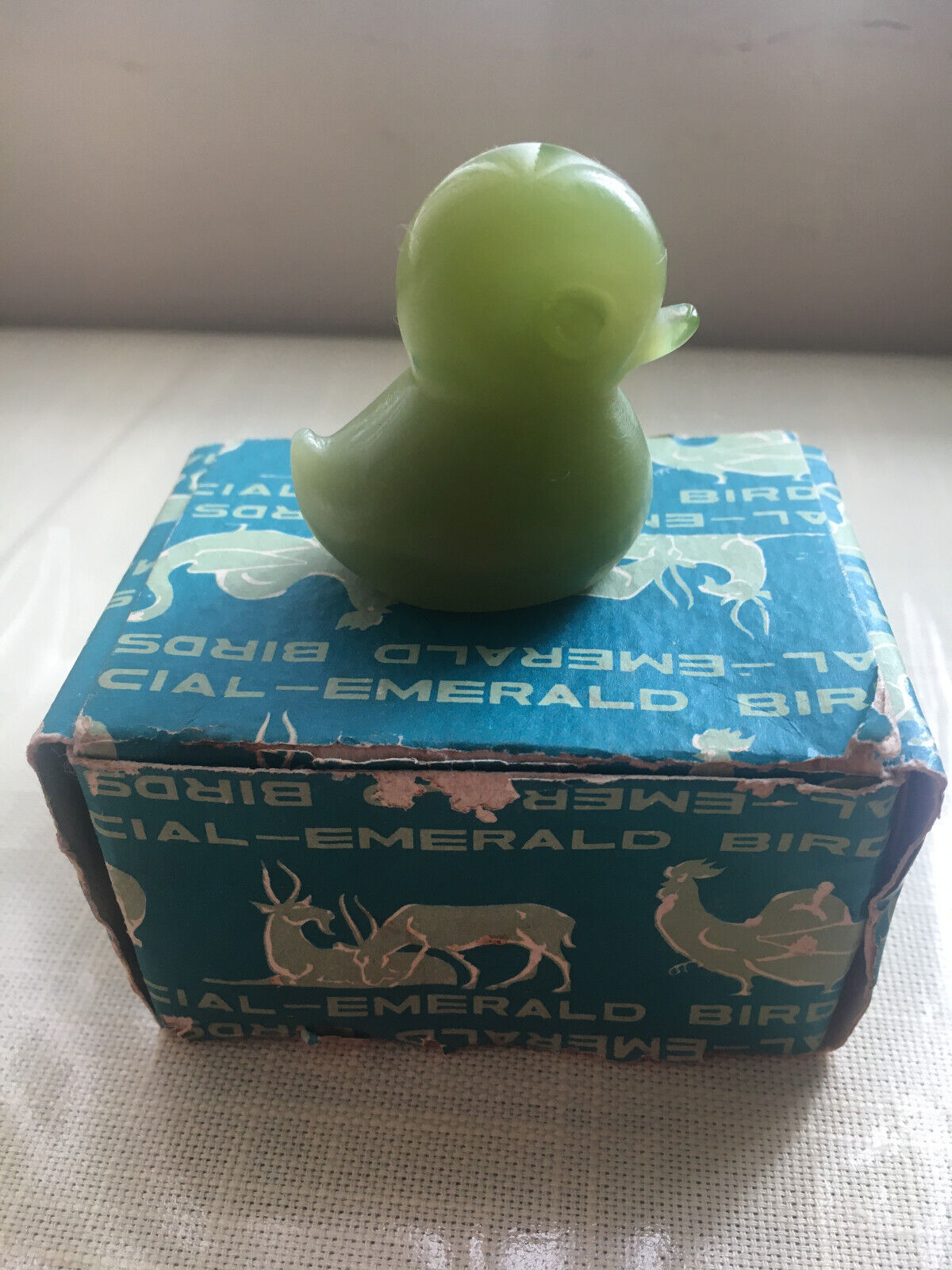 Vintage 1970s Wony LTD Italy Emerald Green Faux Jade Bird w/box