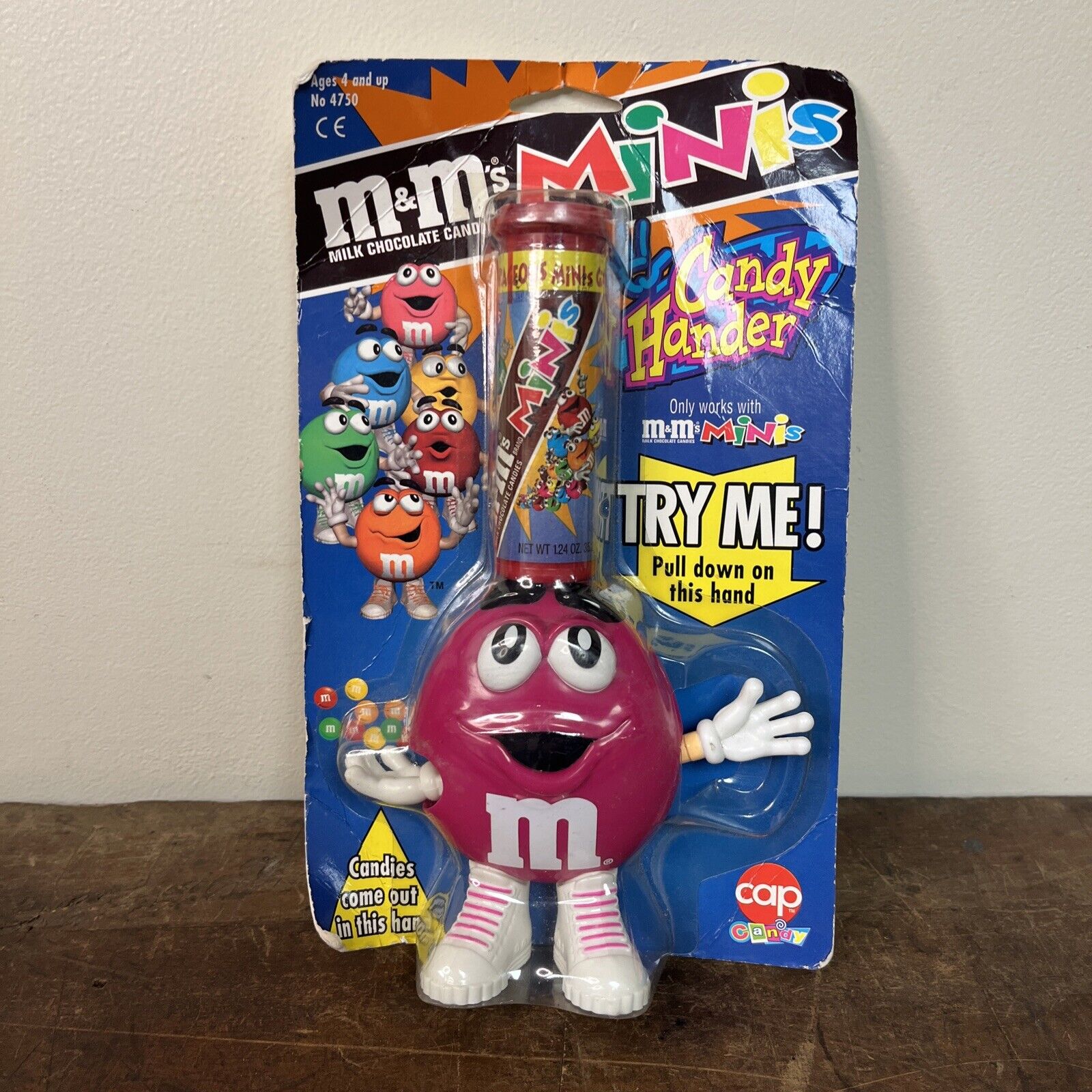 M & M MINI\'S CANDY HANDER DISPENCER PINK WITH ORIGINAL PACKAGING AND CANDY NOS