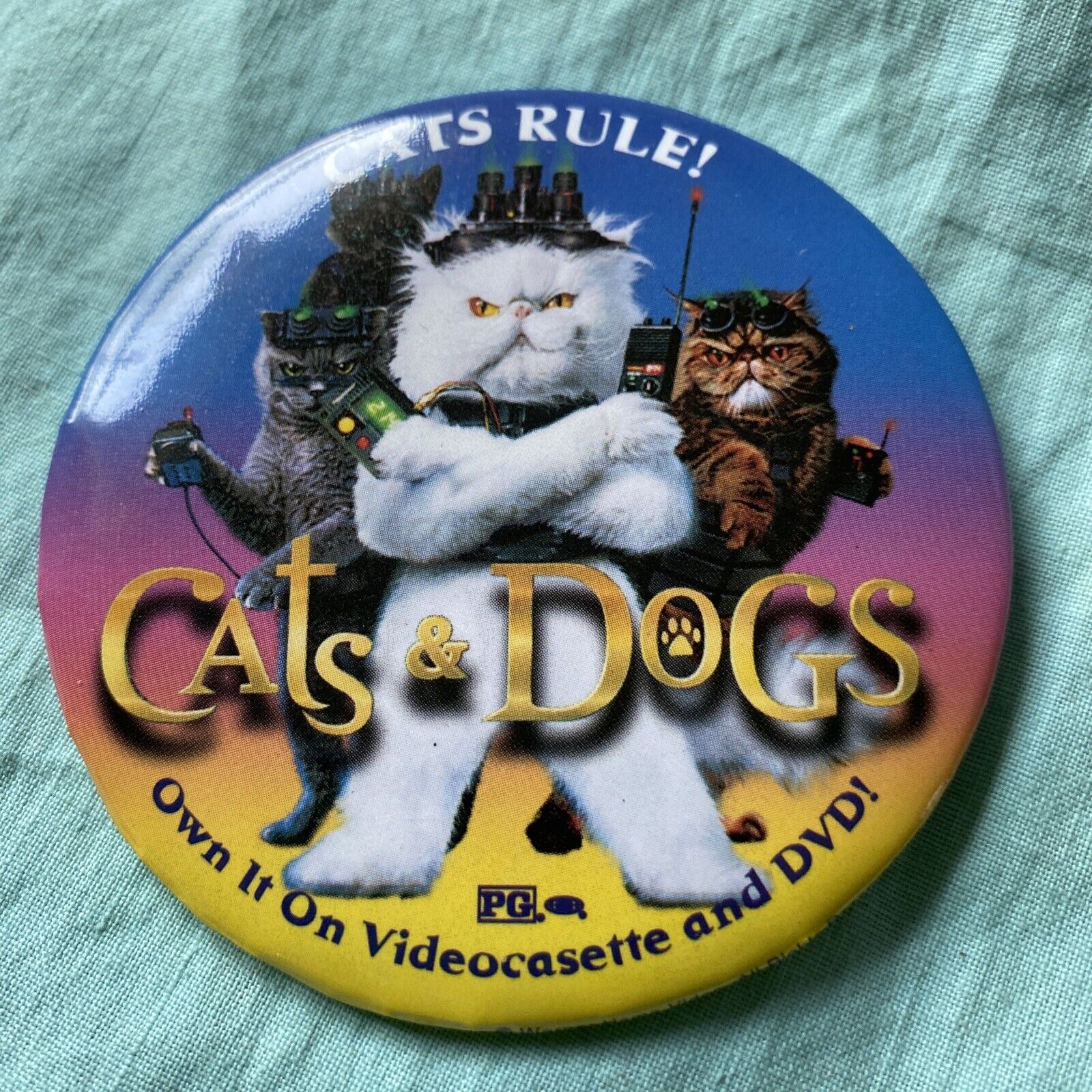 Cats & Dogs DVD Release Movie Collectible Button Pin Good Used Condition