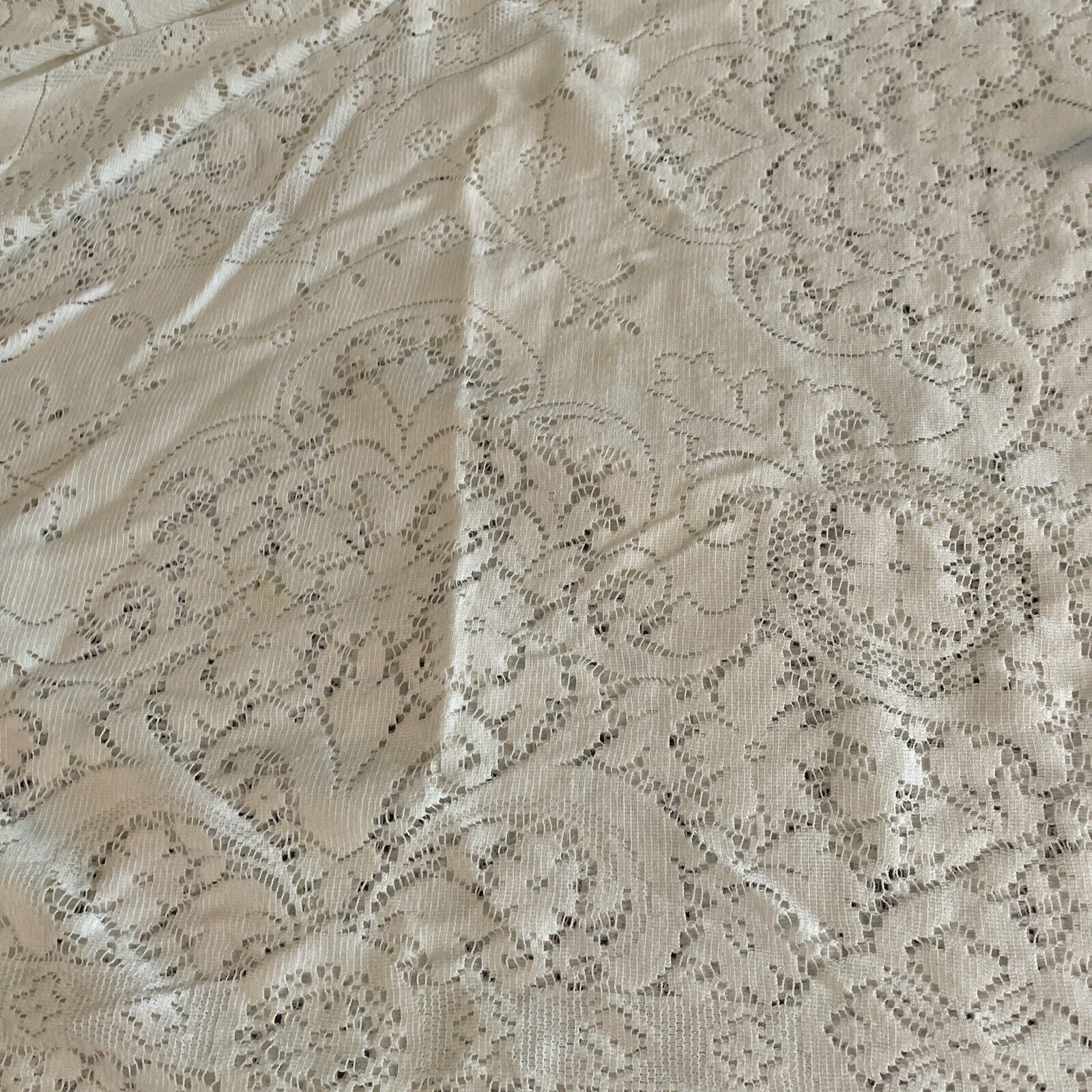 Lovely White Vintage Lace Tablecloth Flowers Swirls 84” X 64”